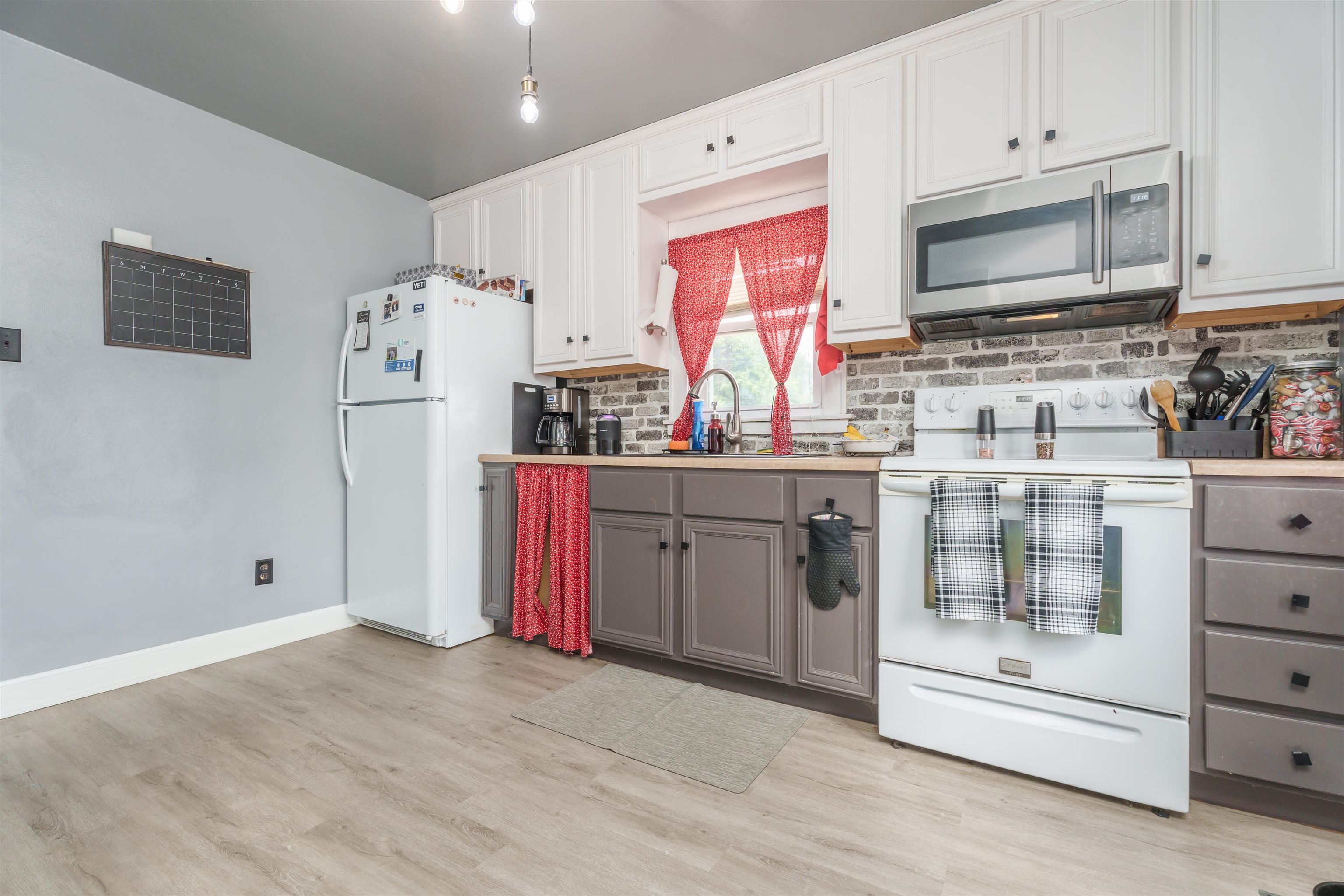 428 Wing Avenue, Owensboro, Kentucky 42303, 2 Bedrooms Bedrooms, ,1 BathroomBathrooms,Single Family Residence,For Sale,Wing Avenue,89743