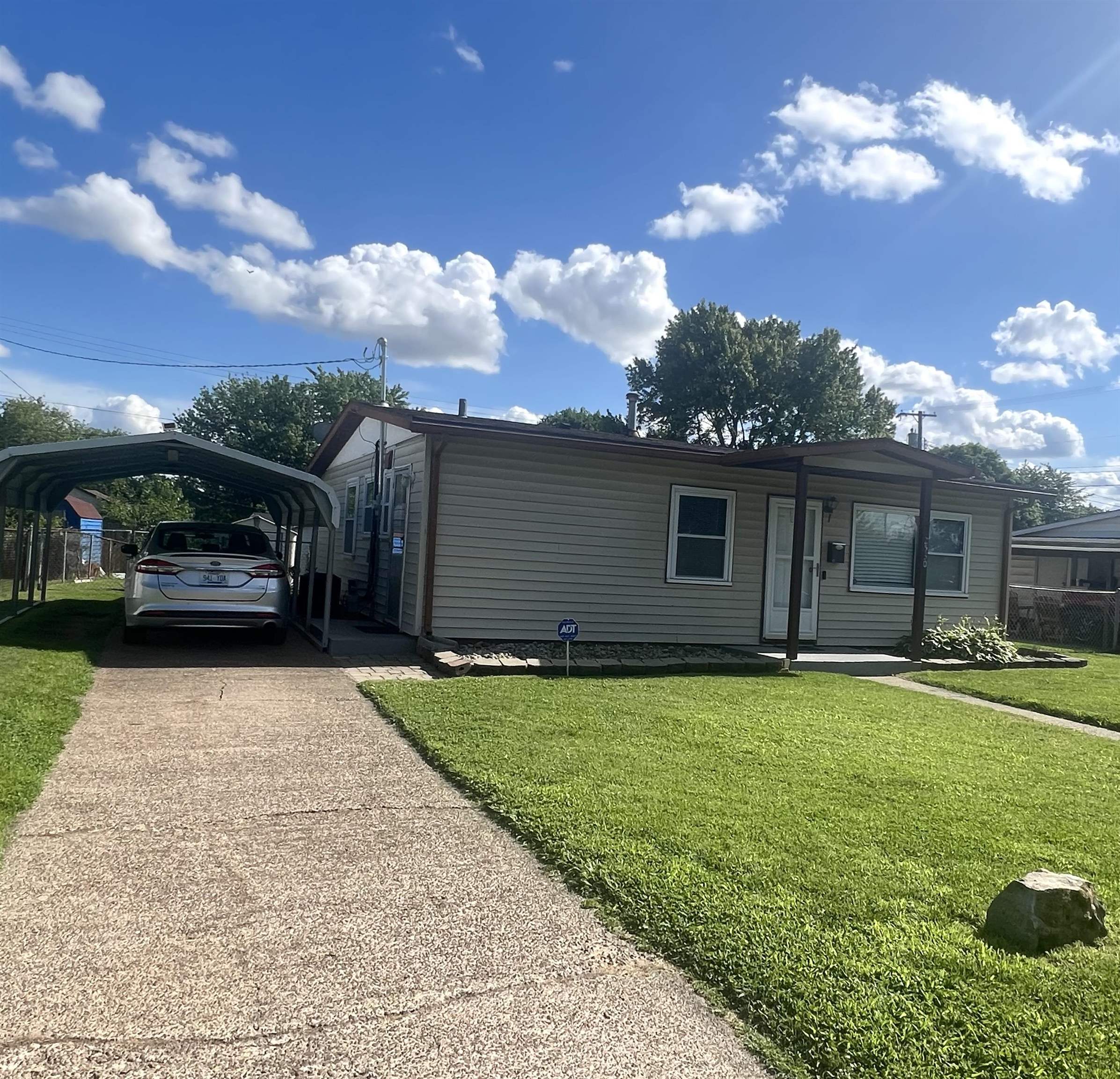 2530 West 5th Street, Owensboro, Kentucky 42301, 3 Bedrooms Bedrooms, ,1 BathroomBathrooms,Single Family Residence,For Sale,West 5th Street,89745