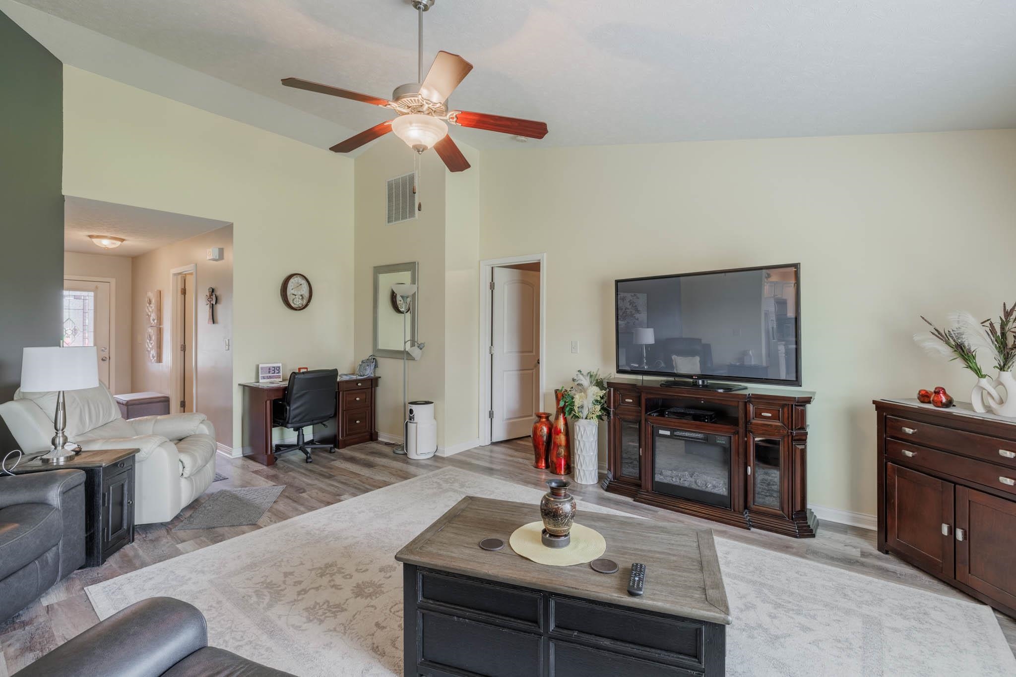 455 Camden Circle, Owensboro, Kentucky 42301, 3 Bedrooms Bedrooms, ,2 BathroomsBathrooms,Single Family Residence,For Sale,Camden Circle,89753