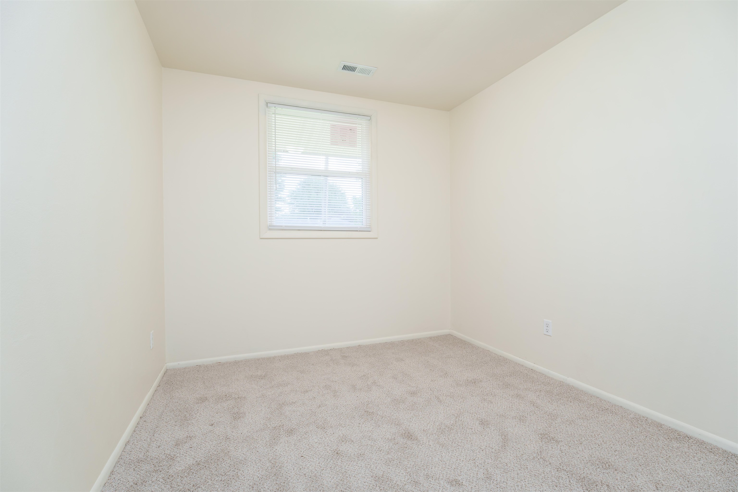 103 E Legion Blvd, Owensboro, Kentucky 42301, 3 Bedrooms Bedrooms, ,1 BathroomBathrooms,Single Family Residence,For Sale,E Legion Blvd,89755