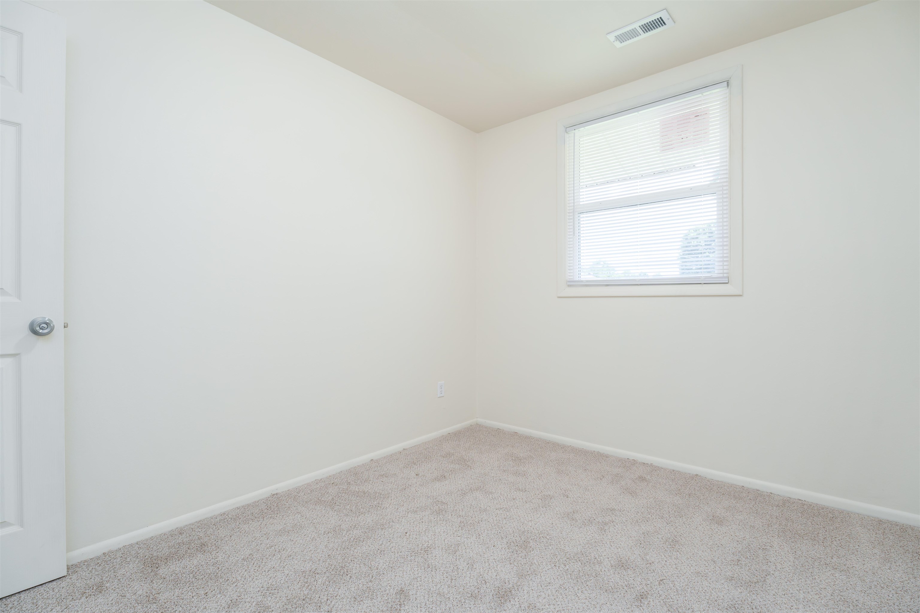103 E Legion Blvd, Owensboro, Kentucky 42301, 3 Bedrooms Bedrooms, ,1 BathroomBathrooms,Single Family Residence,For Sale,E Legion Blvd,89755