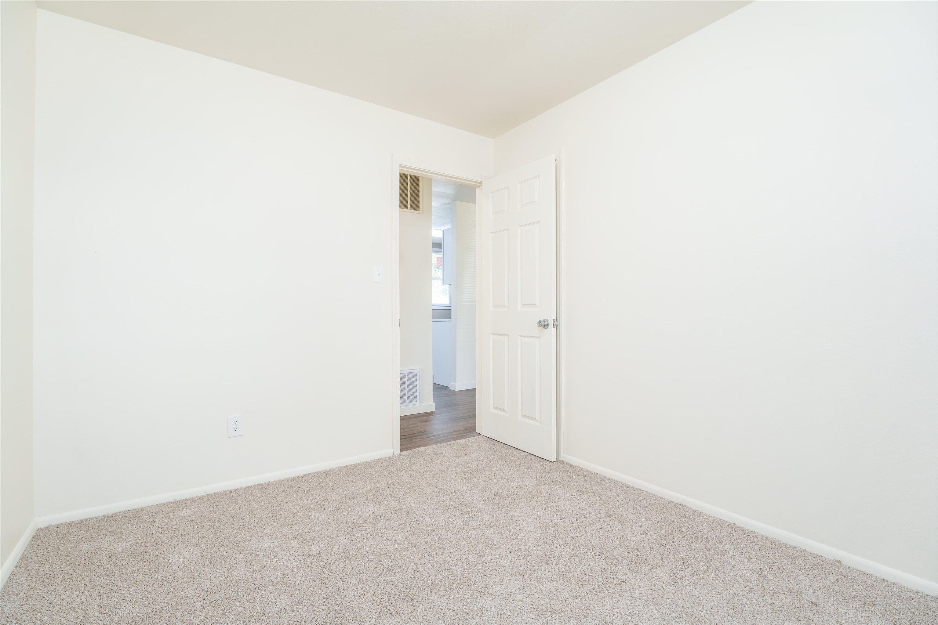 103 E Legion Blvd, Owensboro, Kentucky 42301, 3 Bedrooms Bedrooms, ,1 BathroomBathrooms,Single Family Residence,For Sale,E Legion Blvd,89755