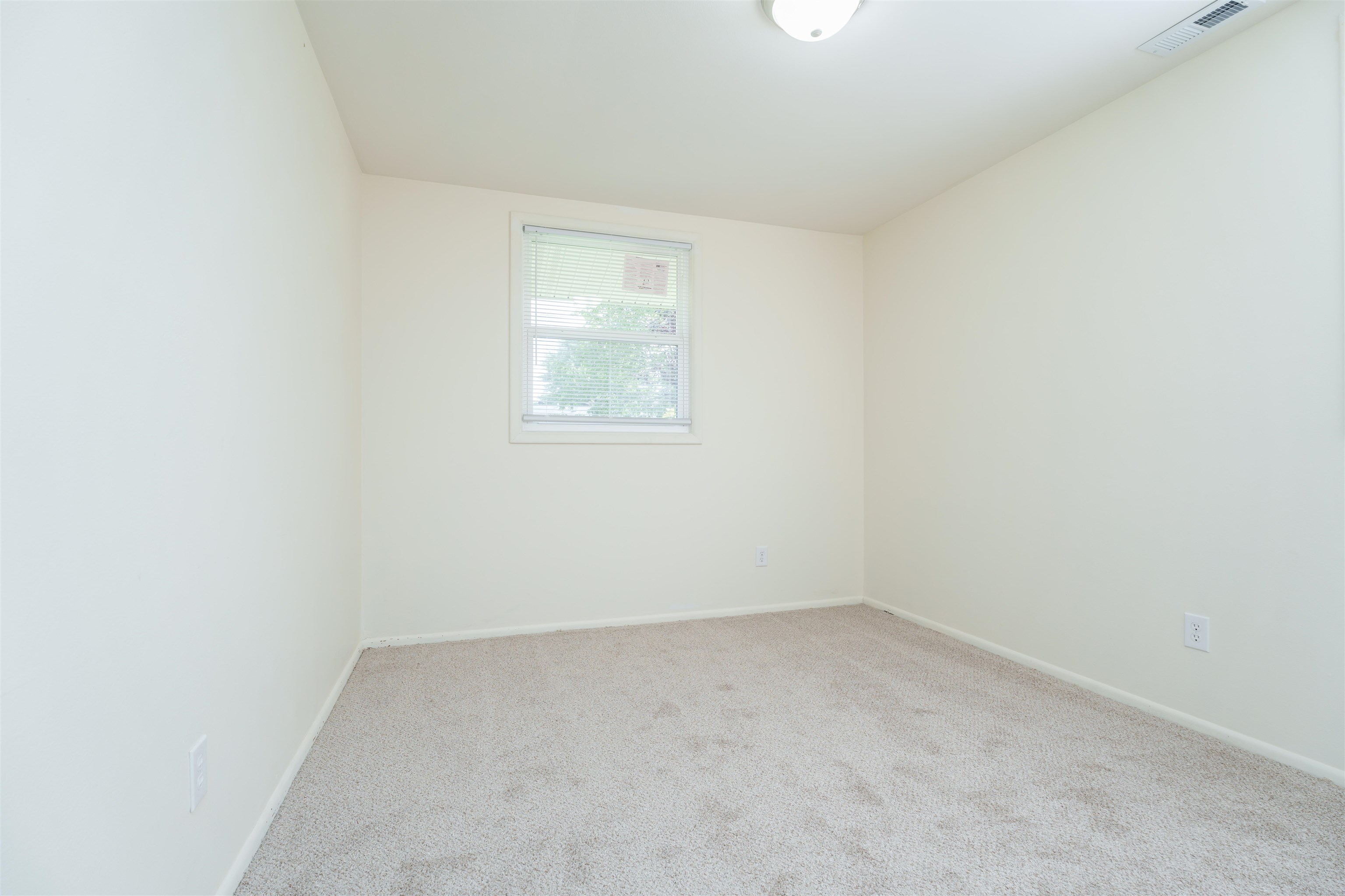 103 E Legion Blvd, Owensboro, Kentucky 42301, 3 Bedrooms Bedrooms, ,1 BathroomBathrooms,Single Family Residence,For Sale,E Legion Blvd,89755