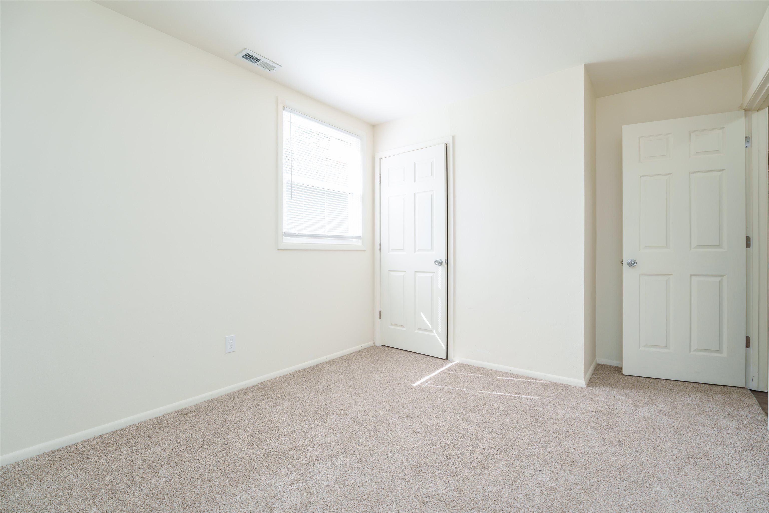 103 E Legion Blvd, Owensboro, Kentucky 42301, 3 Bedrooms Bedrooms, ,1 BathroomBathrooms,Single Family Residence,For Sale,E Legion Blvd,89755