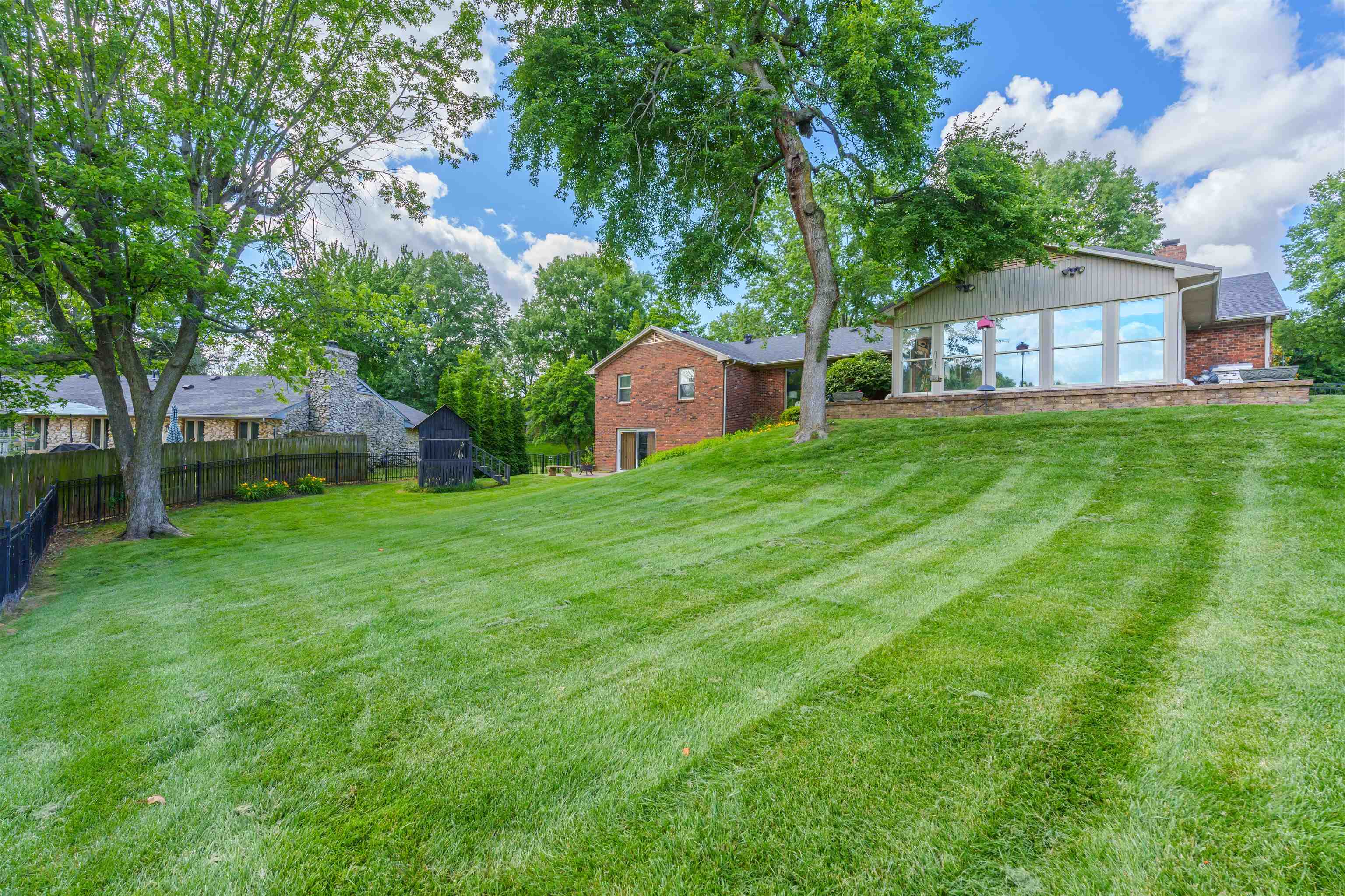 2333 Crescent Hill Drive, Owensboro, Kentucky 42303, 4 Bedrooms Bedrooms, ,3 BathroomsBathrooms,Single Family Residence,For Sale,Crescent Hill Drive,89760