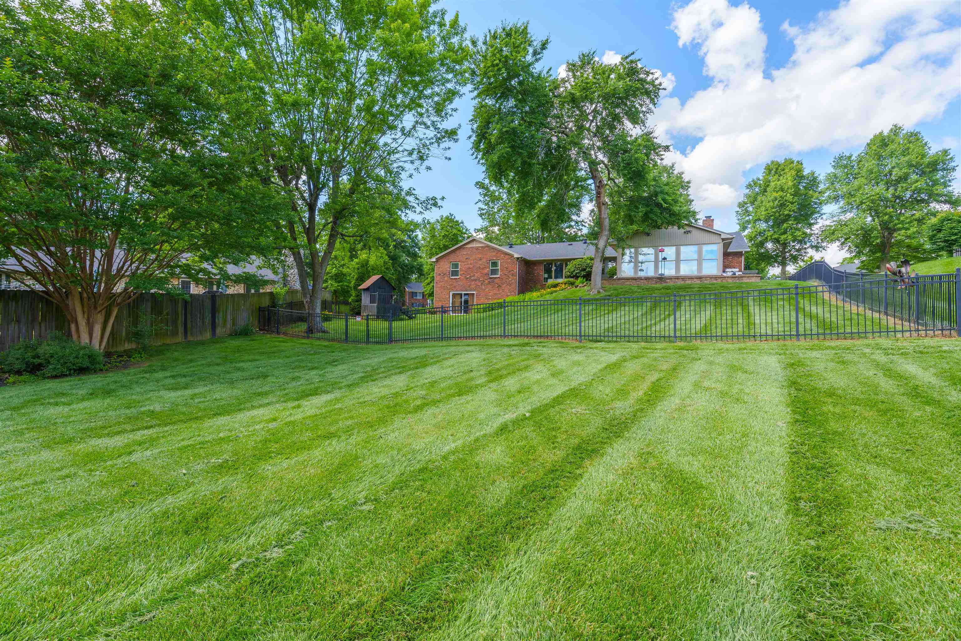 2333 Crescent Hill Drive, Owensboro, Kentucky 42303, 4 Bedrooms Bedrooms, ,3 BathroomsBathrooms,Single Family Residence,For Sale,Crescent Hill Drive,89760