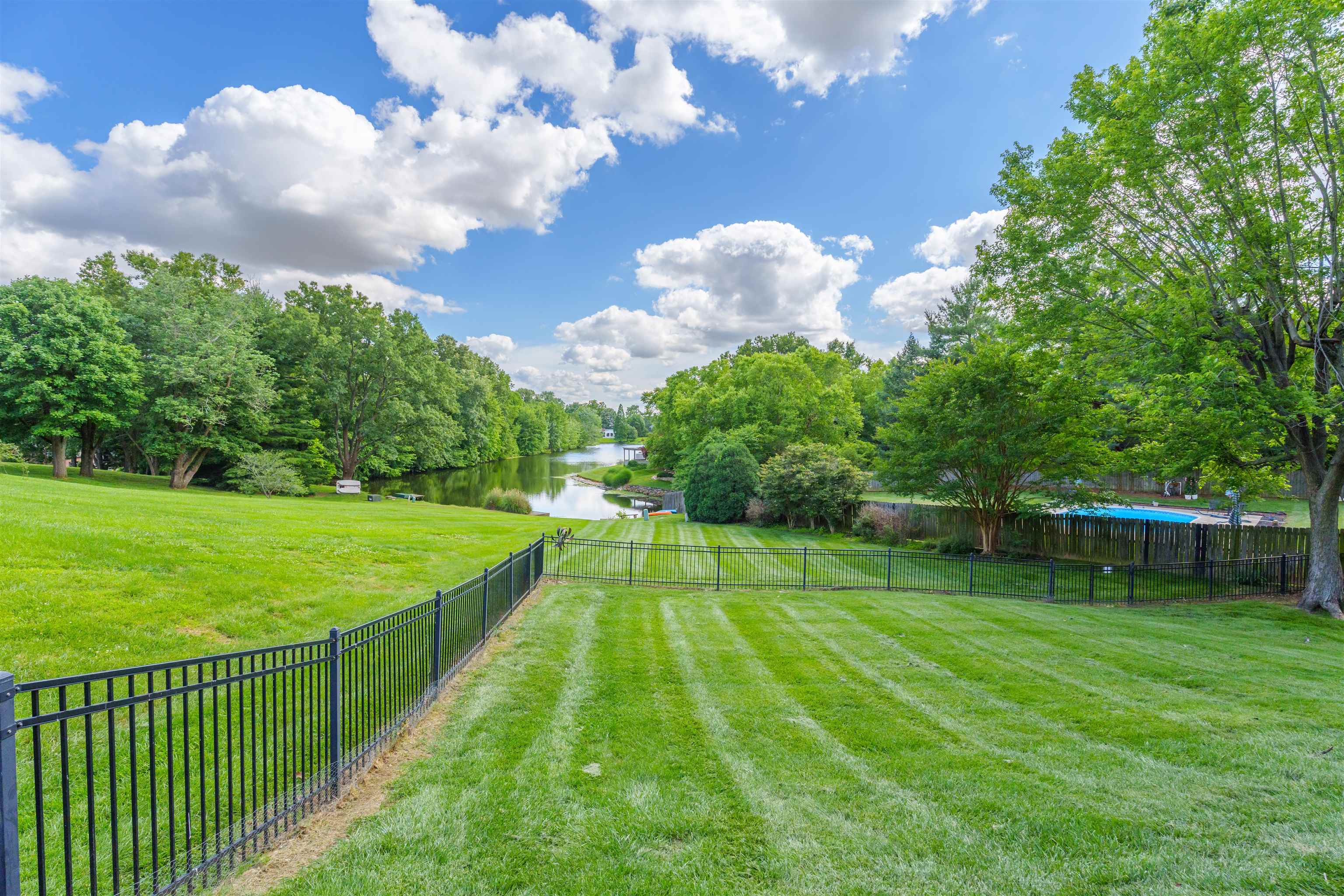 2333 Crescent Hill Drive, Owensboro, Kentucky 42303, 4 Bedrooms Bedrooms, ,3 BathroomsBathrooms,Single Family Residence,For Sale,Crescent Hill Drive,89760