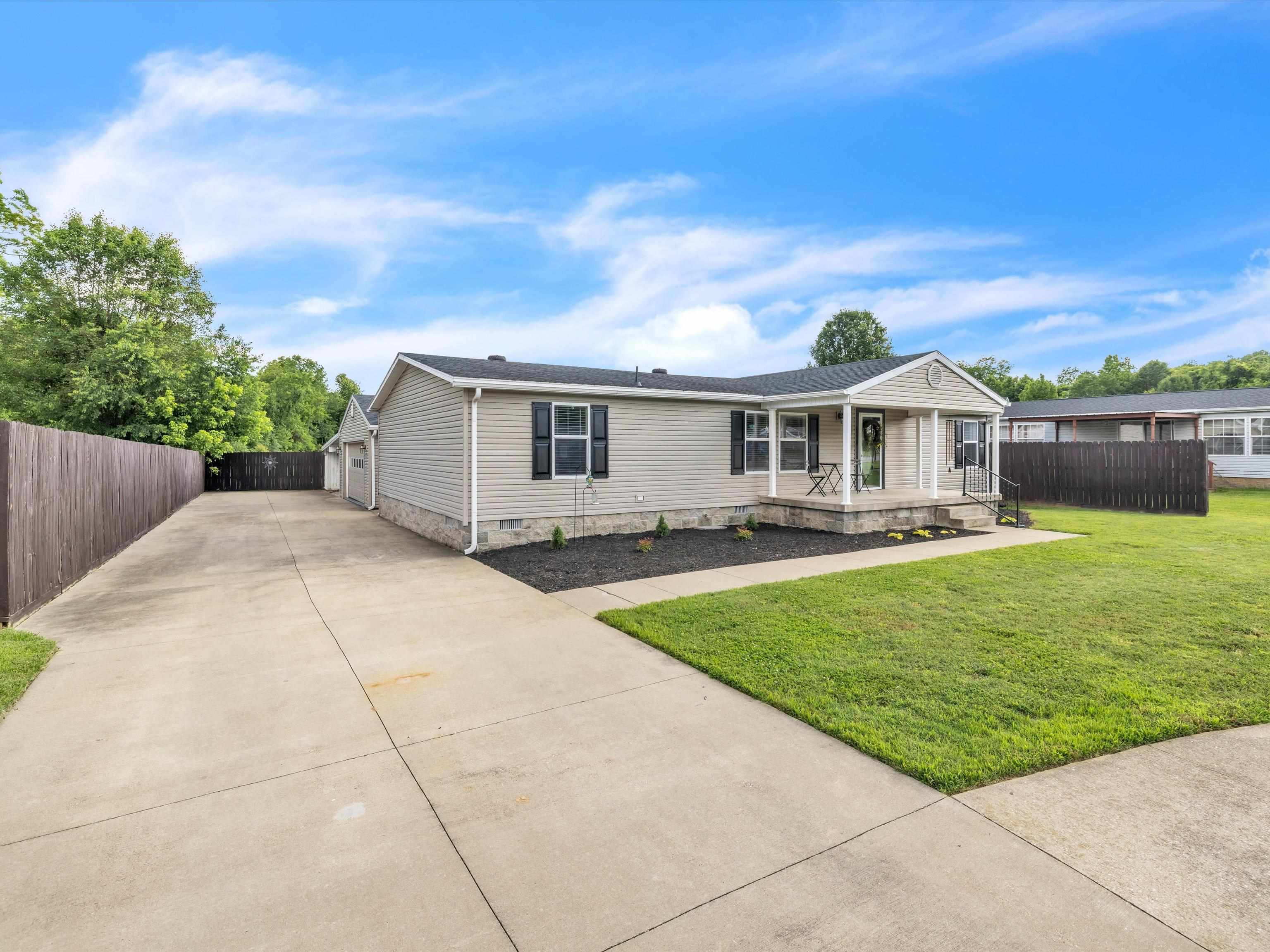 4066 Silent Doe Crossing, Owensboro, Kentucky 42301, 3 Bedrooms Bedrooms, ,2 BathroomsBathrooms,Single Family Residence,For Sale,Silent Doe Crossing,89765