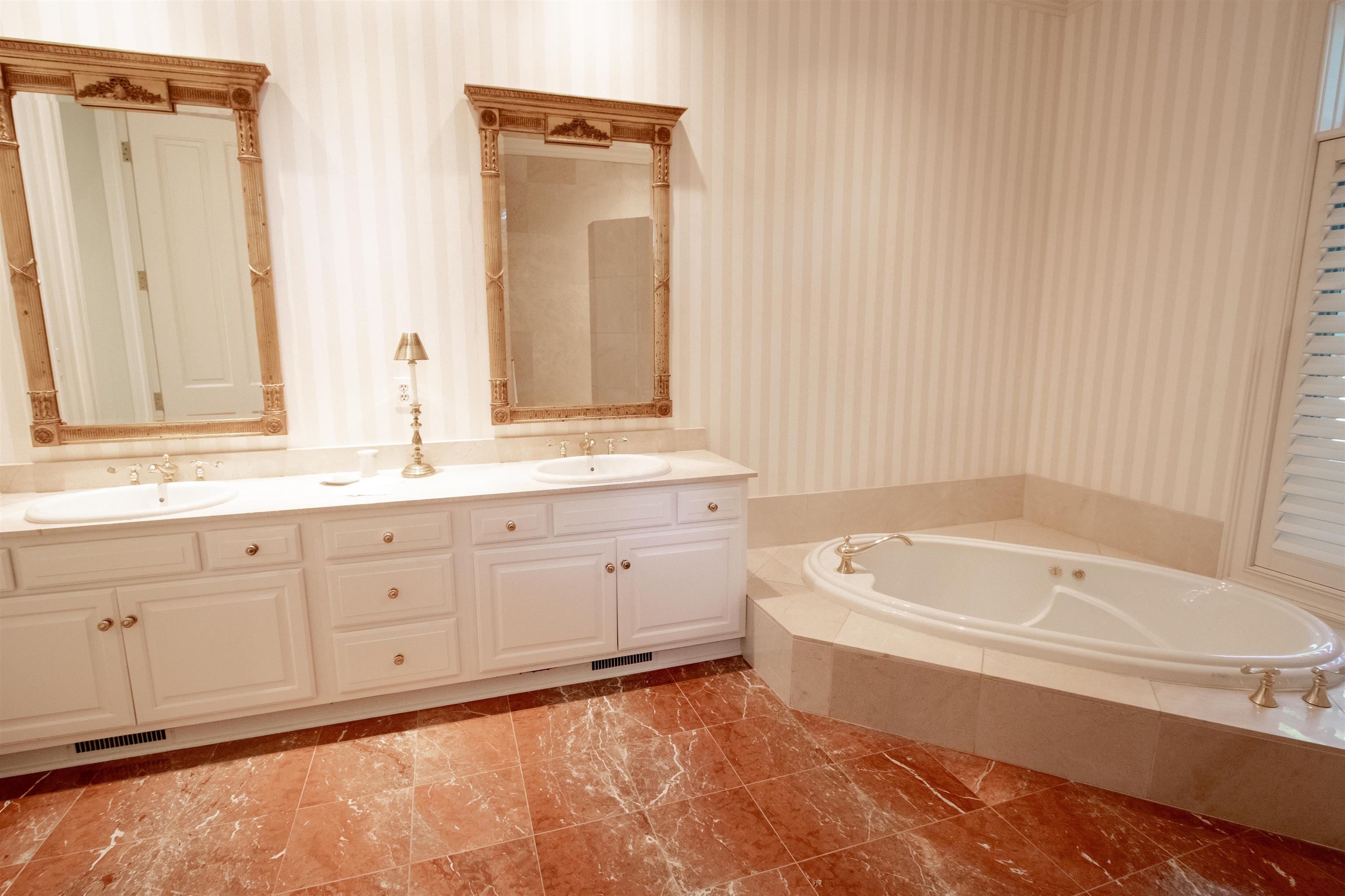 6615 Kingston Dr, Owensboro, Kentucky 42303, 3 Bedrooms Bedrooms, ,2 BathroomsBathrooms,Single Family Residence,For Sale,Kingston Dr,89774