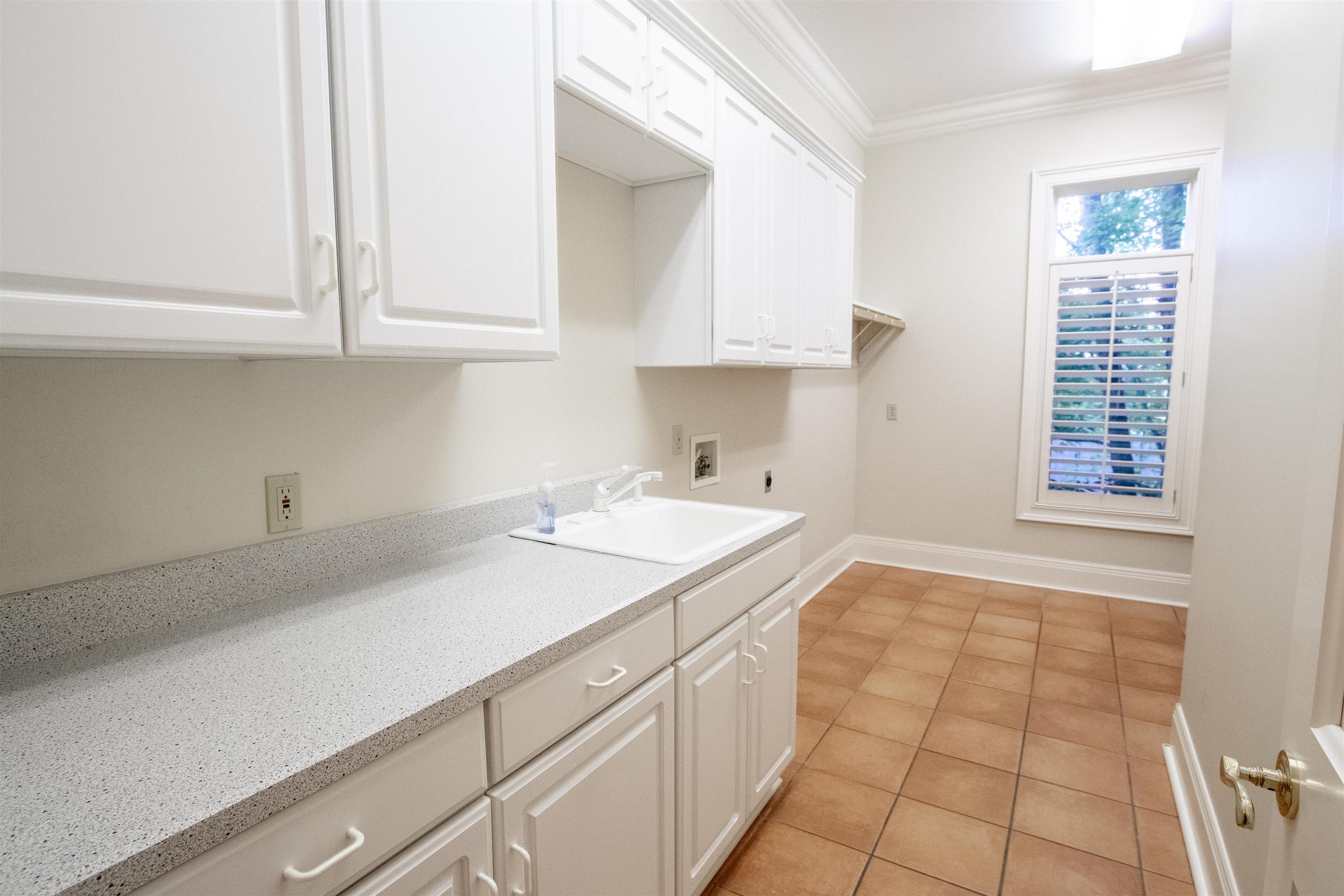 6615 Kingston Dr, Owensboro, Kentucky 42303, 3 Bedrooms Bedrooms, ,2 BathroomsBathrooms,Single Family Residence,For Sale,Kingston Dr,89774