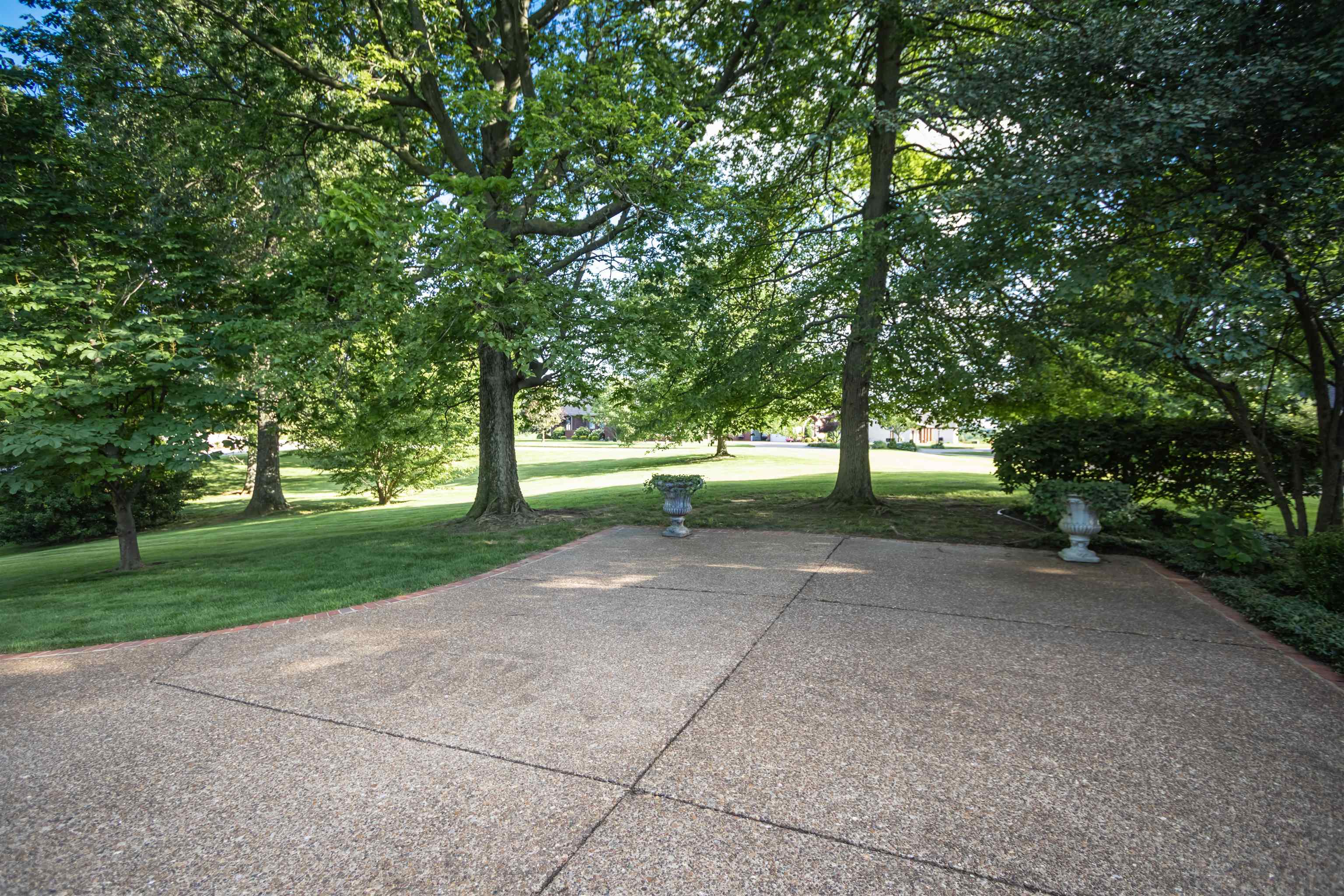 6615 Kingston Dr, Owensboro, Kentucky 42303, 3 Bedrooms Bedrooms, ,2 BathroomsBathrooms,Single Family Residence,For Sale,Kingston Dr,89774