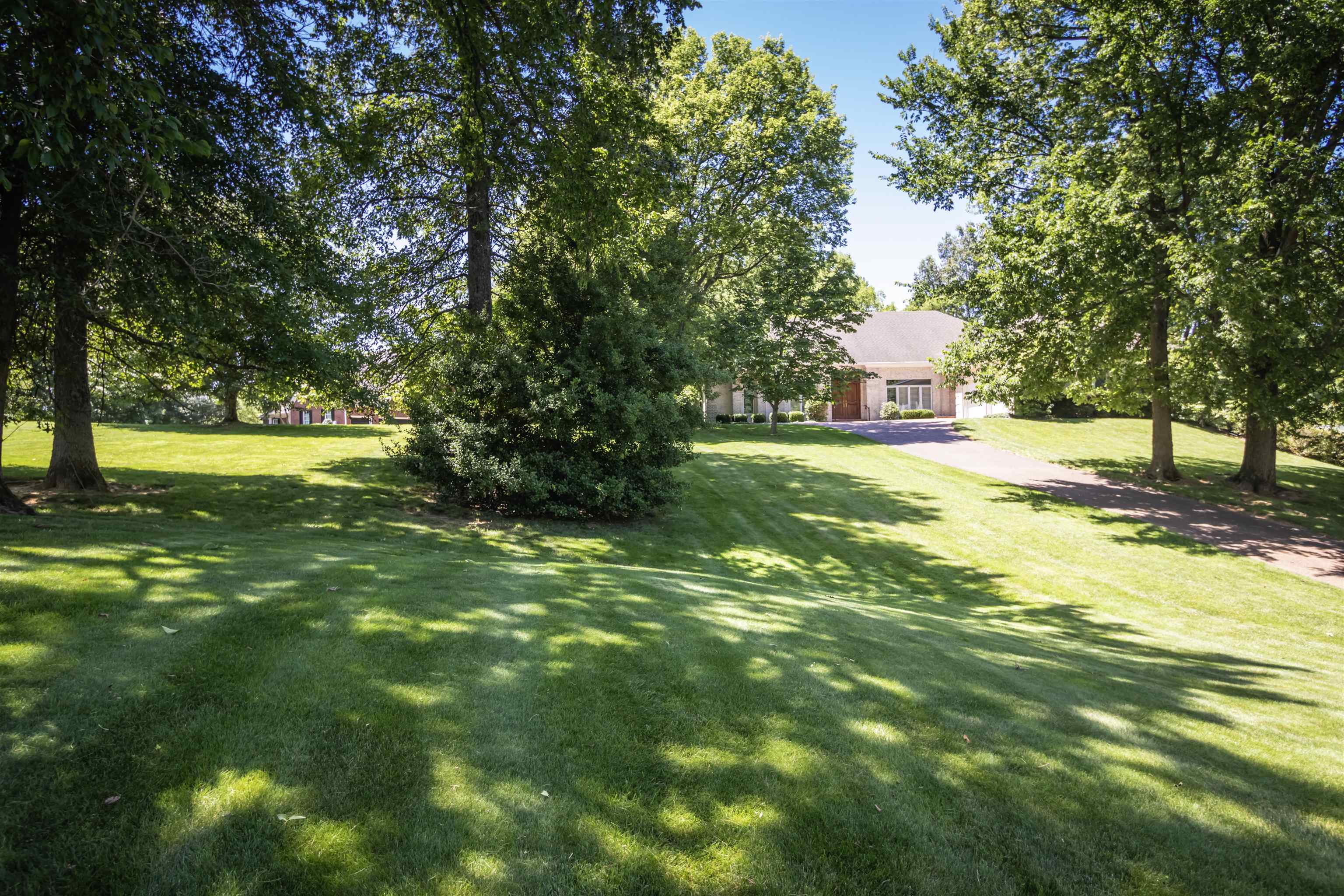 6615 Kingston Dr, Owensboro, Kentucky 42303, 3 Bedrooms Bedrooms, ,2 BathroomsBathrooms,Single Family Residence,For Sale,Kingston Dr,89774