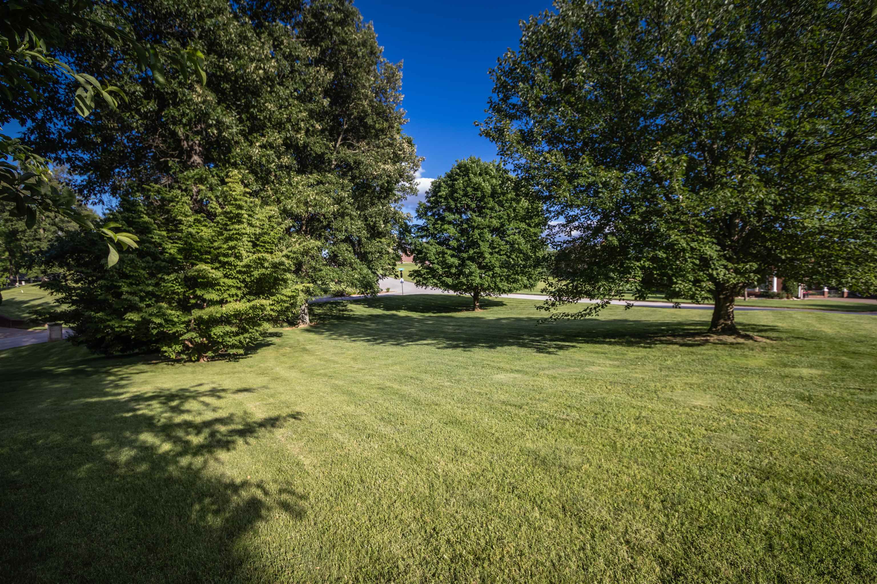 6615 Kingston Dr, Owensboro, Kentucky 42303, 3 Bedrooms Bedrooms, ,2 BathroomsBathrooms,Single Family Residence,For Sale,Kingston Dr,89774