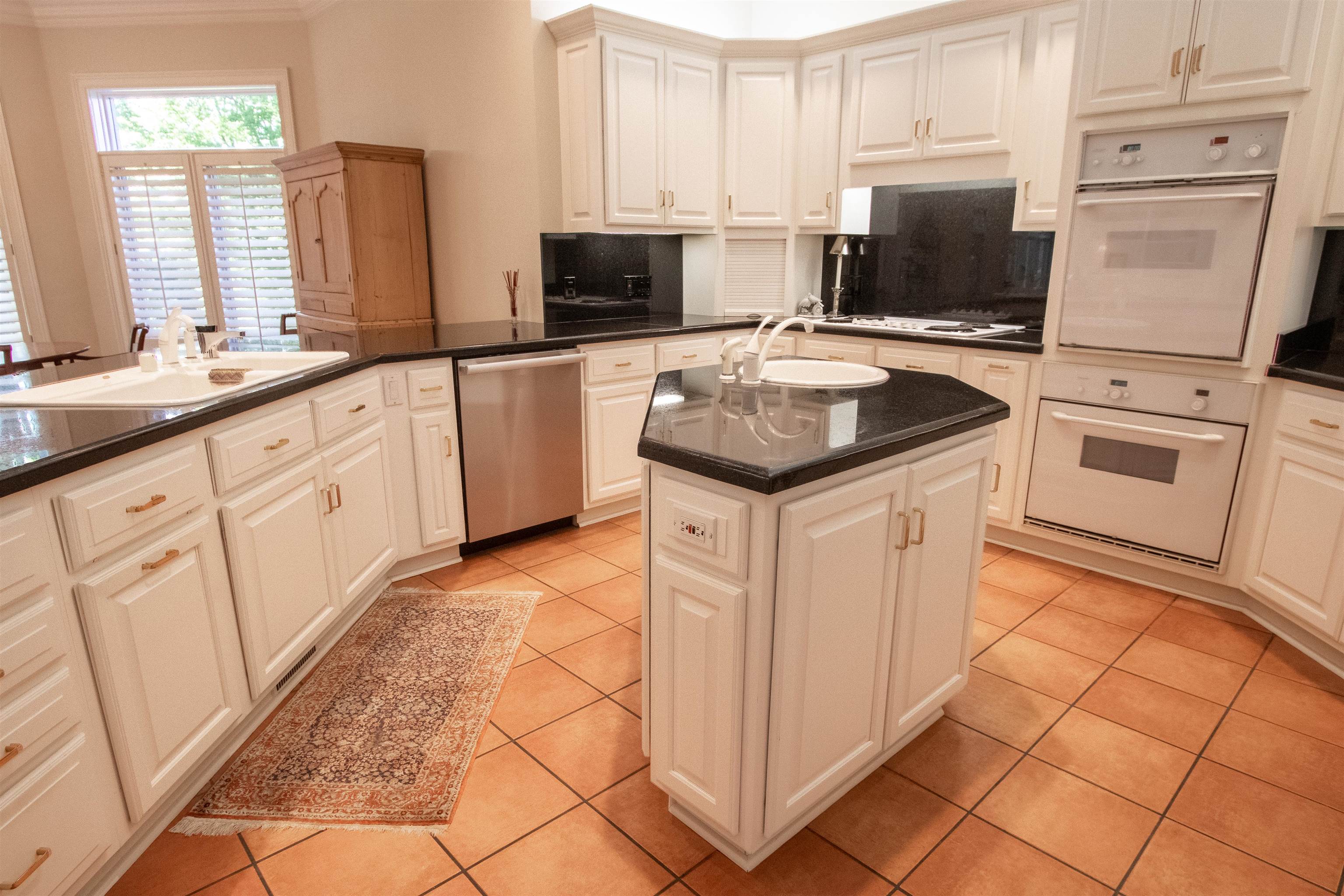 6615 Kingston Dr, Owensboro, Kentucky 42303, 3 Bedrooms Bedrooms, ,2 BathroomsBathrooms,Single Family Residence,For Sale,Kingston Dr,89774