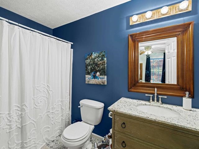 1112 Spring Shore Lane, Falls of Rough, Kentucky 40119, 3 Bedrooms Bedrooms, ,2 BathroomsBathrooms,Single Family Residence,For Sale,Spring Shore Lane,89776