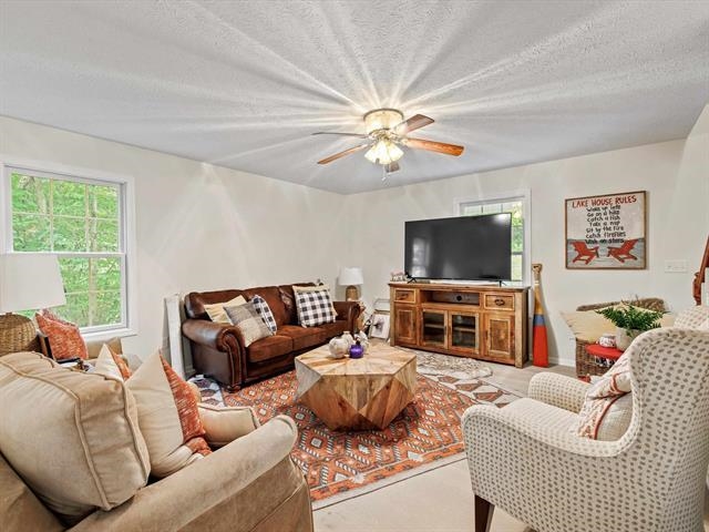 1112 Spring Shore Lane, Falls of Rough, Kentucky 40119, 3 Bedrooms Bedrooms, ,2 BathroomsBathrooms,Single Family Residence,For Sale,Spring Shore Lane,89776