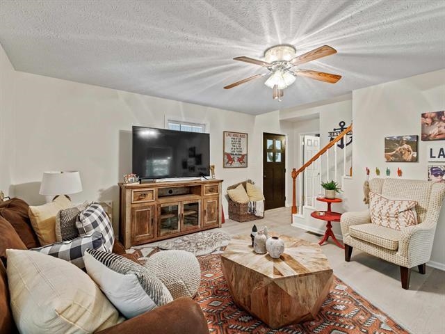 1112 Spring Shore Lane, Falls of Rough, Kentucky 40119, 3 Bedrooms Bedrooms, ,2 BathroomsBathrooms,Single Family Residence,For Sale,Spring Shore Lane,89776