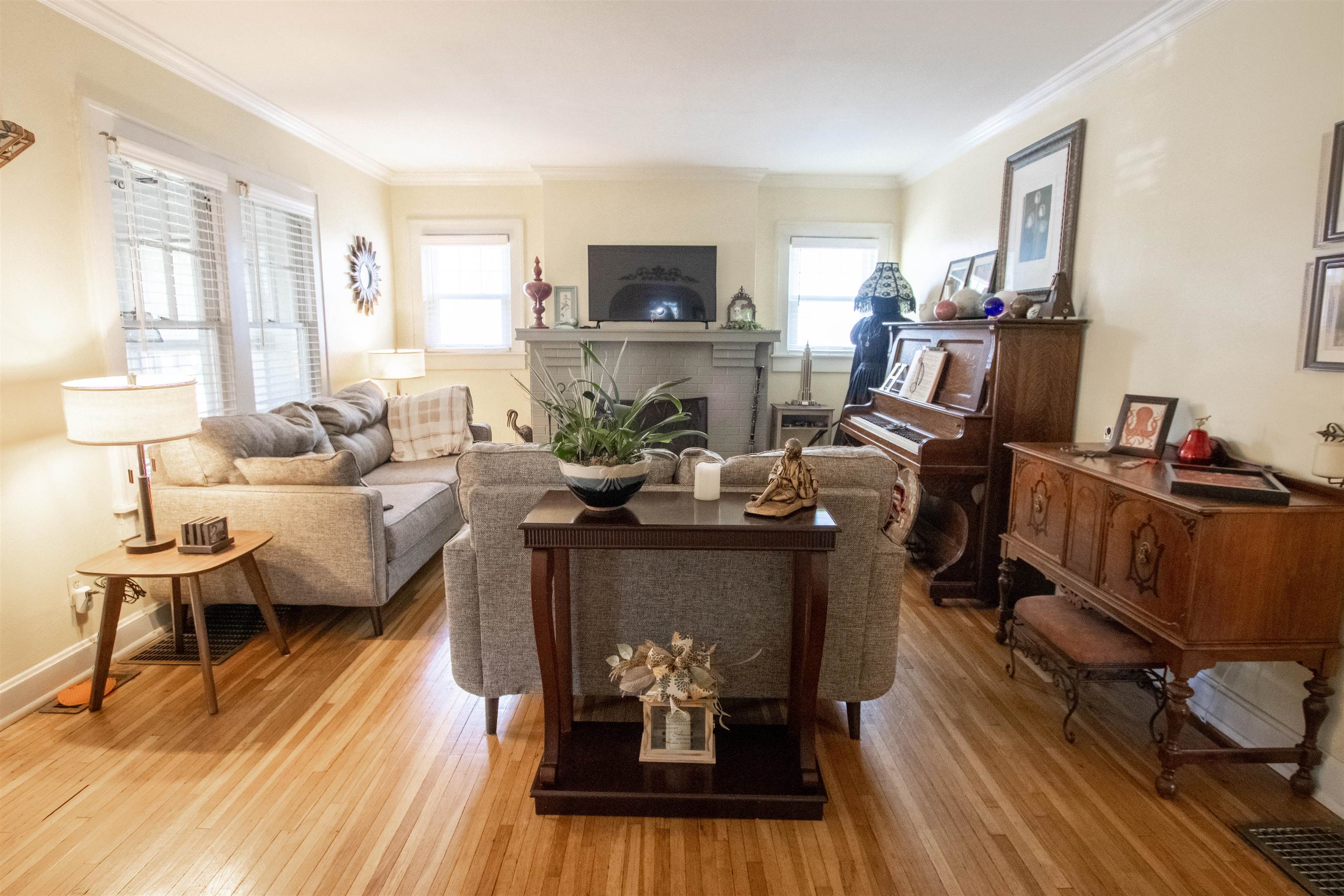 1634 Daviess Street, Owensboro, Kentucky 42303, 4 Bedrooms Bedrooms, ,1 BathroomBathrooms,Single Family Residence,For Sale,Daviess Street,89782