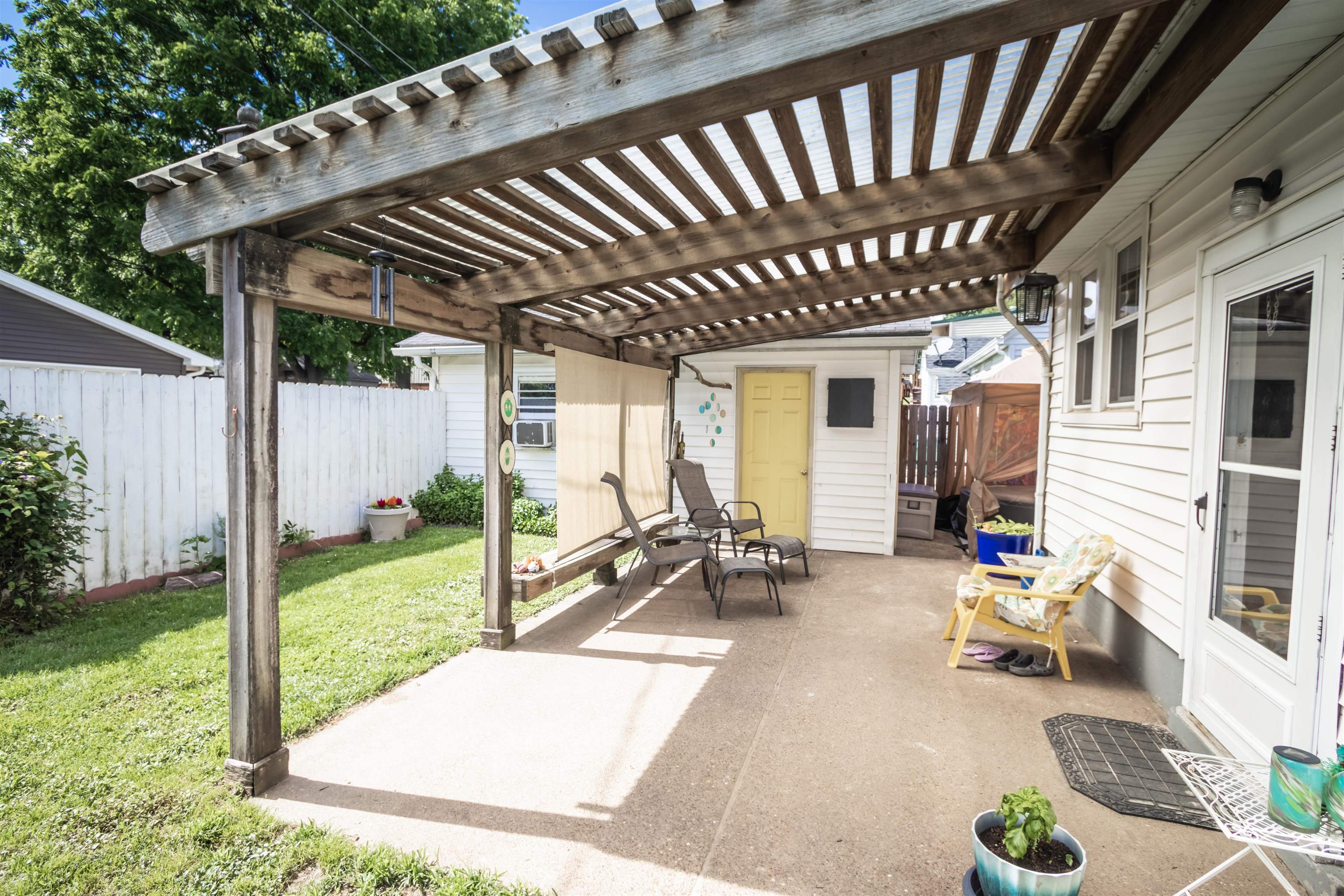 1634 Daviess Street, Owensboro, Kentucky 42303, 4 Bedrooms Bedrooms, ,1 BathroomBathrooms,Single Family Residence,For Sale,Daviess Street,89782