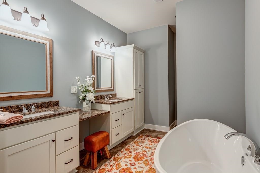 SOAKING TUB PLUS WALK IN SHOWER