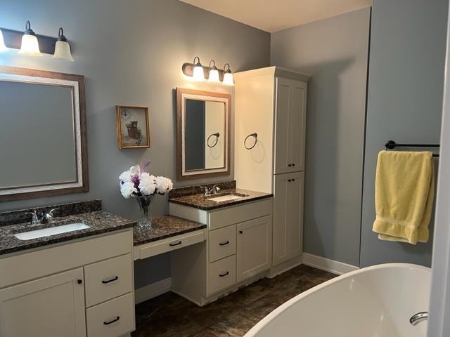 WALK IN SHOWER, SOAKING TUB, DOUBLE VANITIES WITH GRAINTE COUNTERS AND PHILS CUSTOM CABINETS.