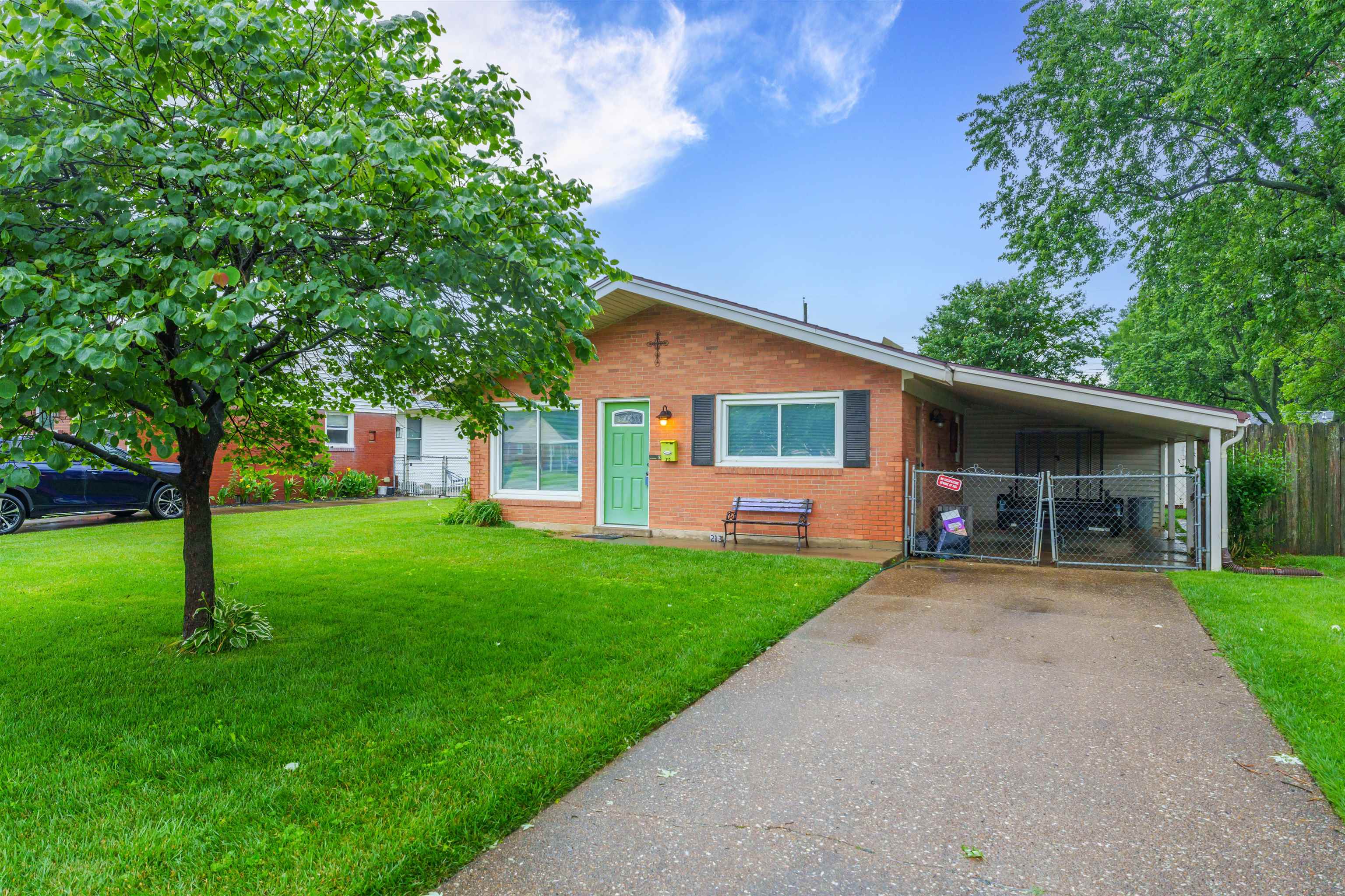 213 Holmes Dr, Owensboro, Kentucky 42303, 3 Bedrooms Bedrooms, ,1 BathroomBathrooms,Single Family Residence,For Sale,Holmes Dr,89788