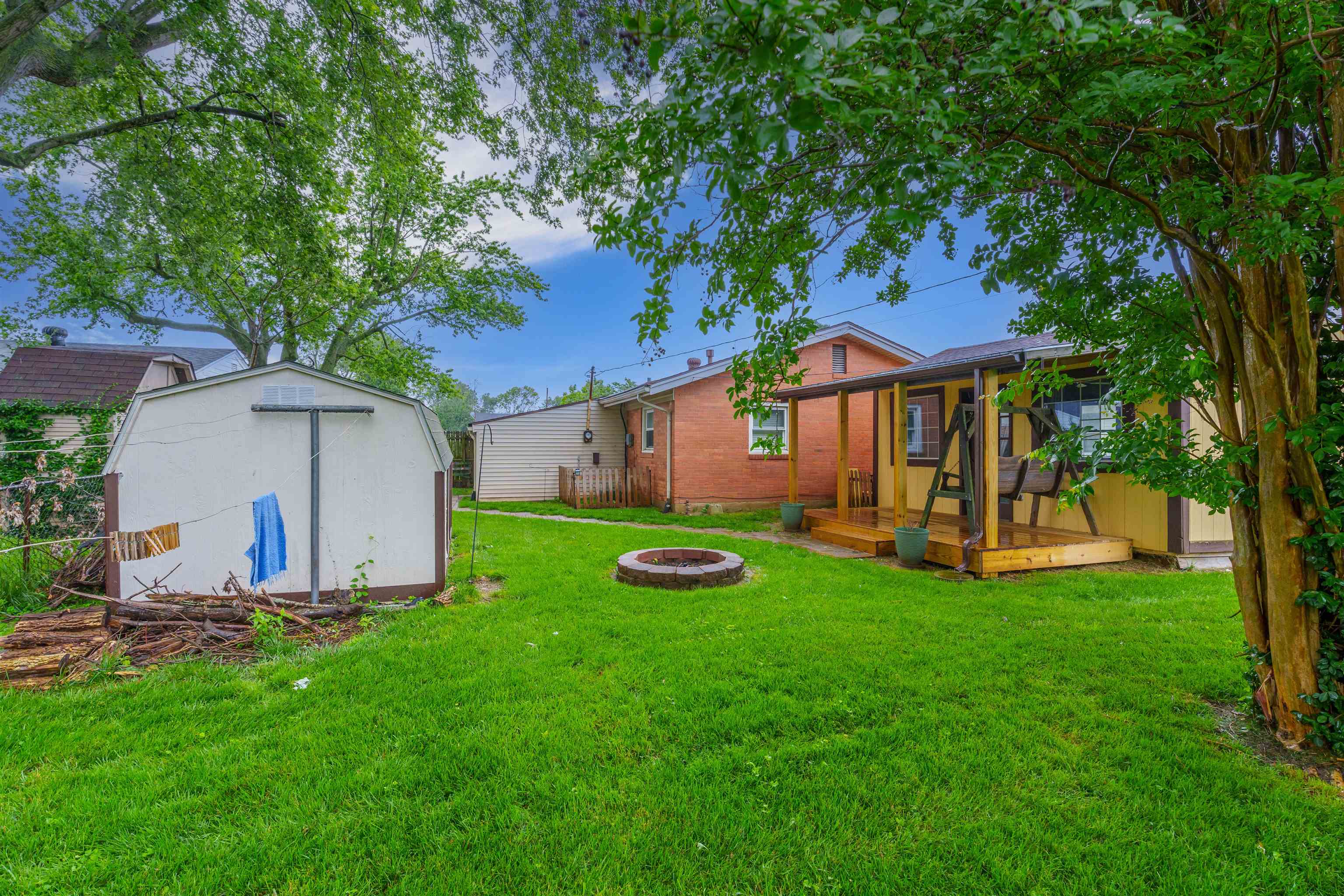 213 Holmes Dr, Owensboro, Kentucky 42303, 3 Bedrooms Bedrooms, ,1 BathroomBathrooms,Single Family Residence,For Sale,Holmes Dr,89788