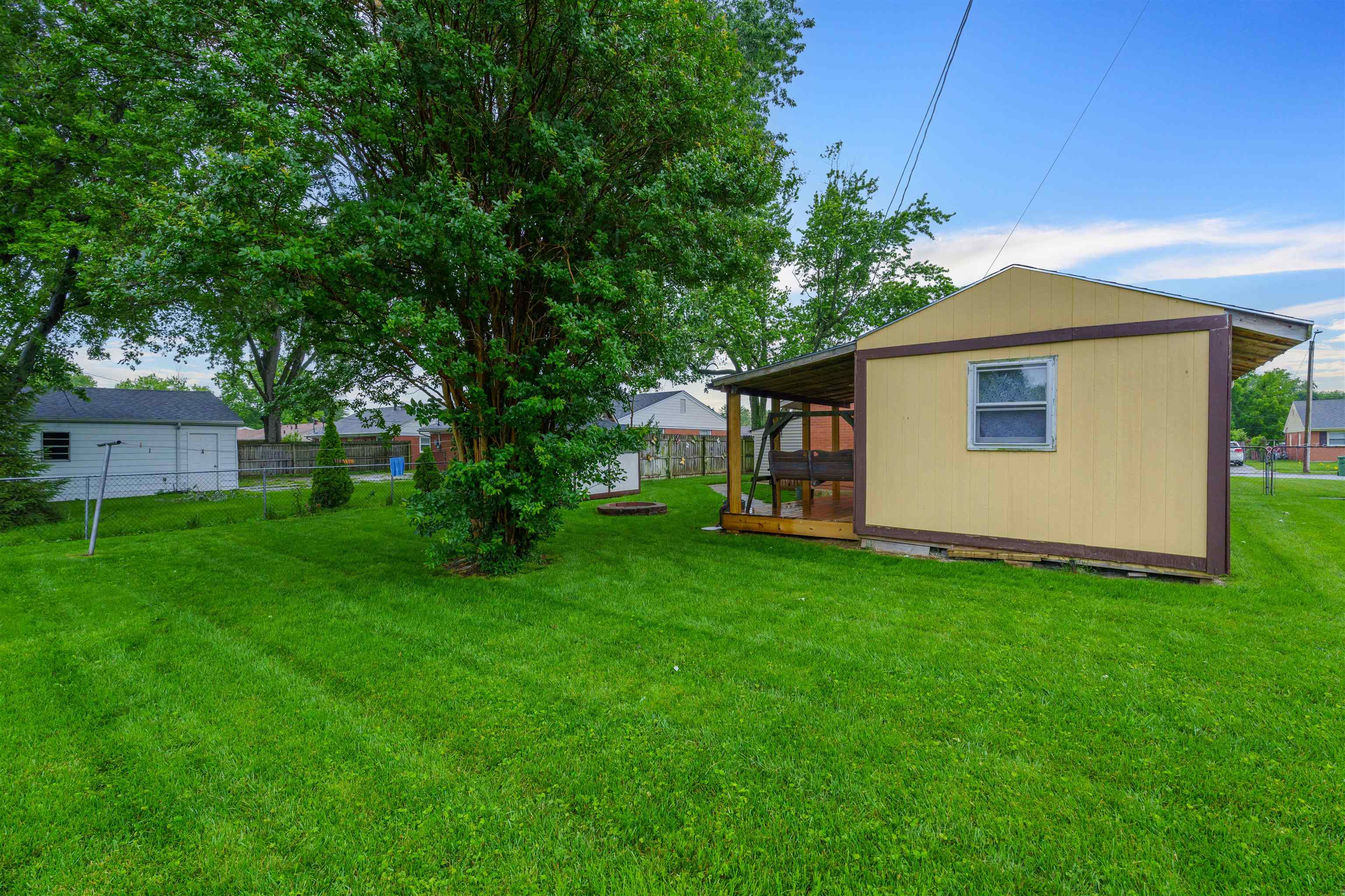 213 Holmes Dr, Owensboro, Kentucky 42303, 3 Bedrooms Bedrooms, ,1 BathroomBathrooms,Single Family Residence,For Sale,Holmes Dr,89788