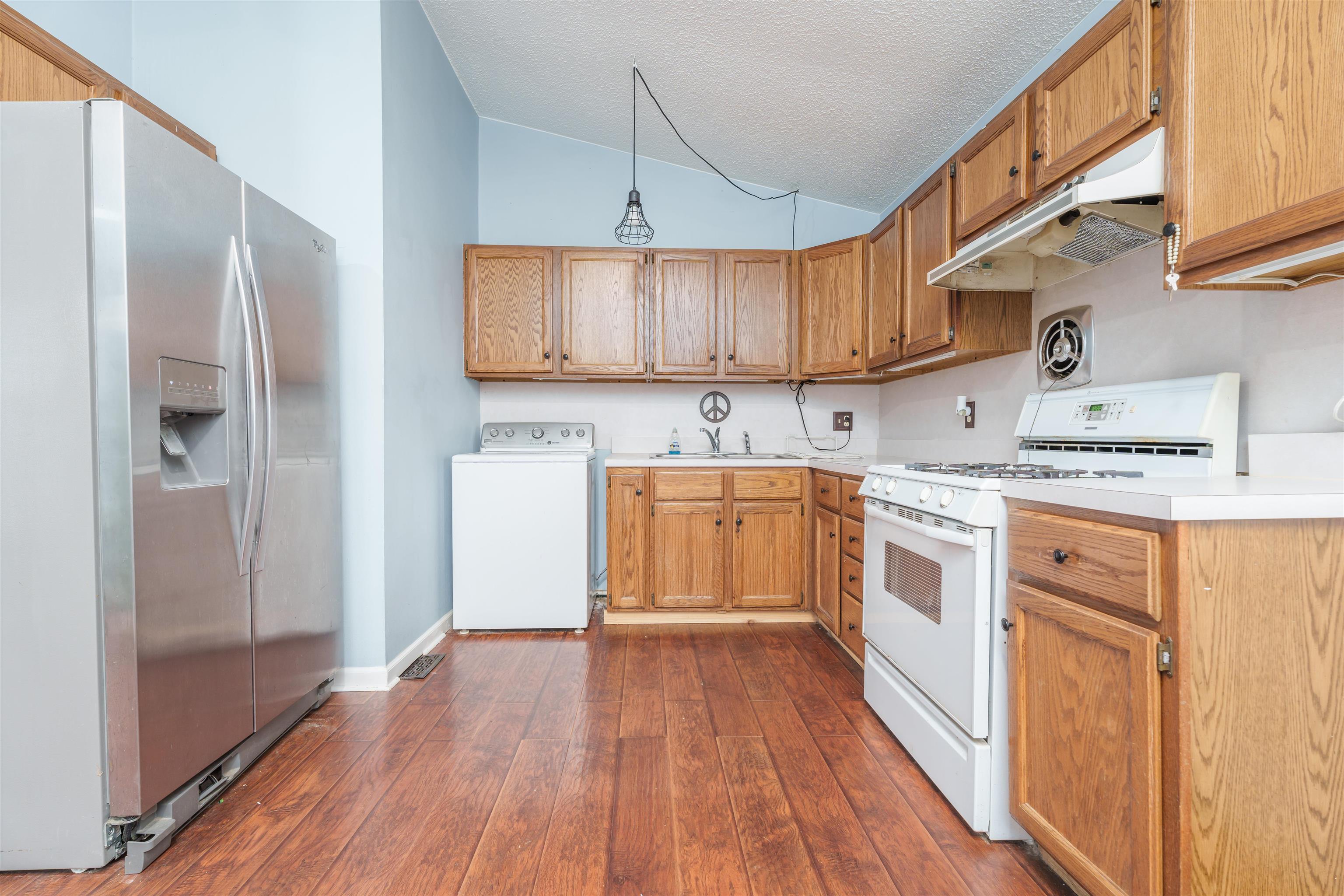 213 Holmes Dr, Owensboro, Kentucky 42303, 3 Bedrooms Bedrooms, ,1 BathroomBathrooms,Single Family Residence,For Sale,Holmes Dr,89788