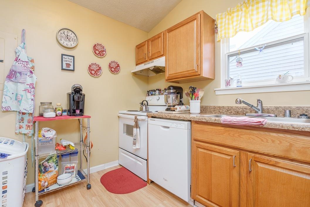 2430 Haviland Dr, Owensboro, Kentucky 42301, 3 Bedrooms Bedrooms, ,2 BathroomsBathrooms,Single Family Residence,For Sale,Haviland Dr,89794