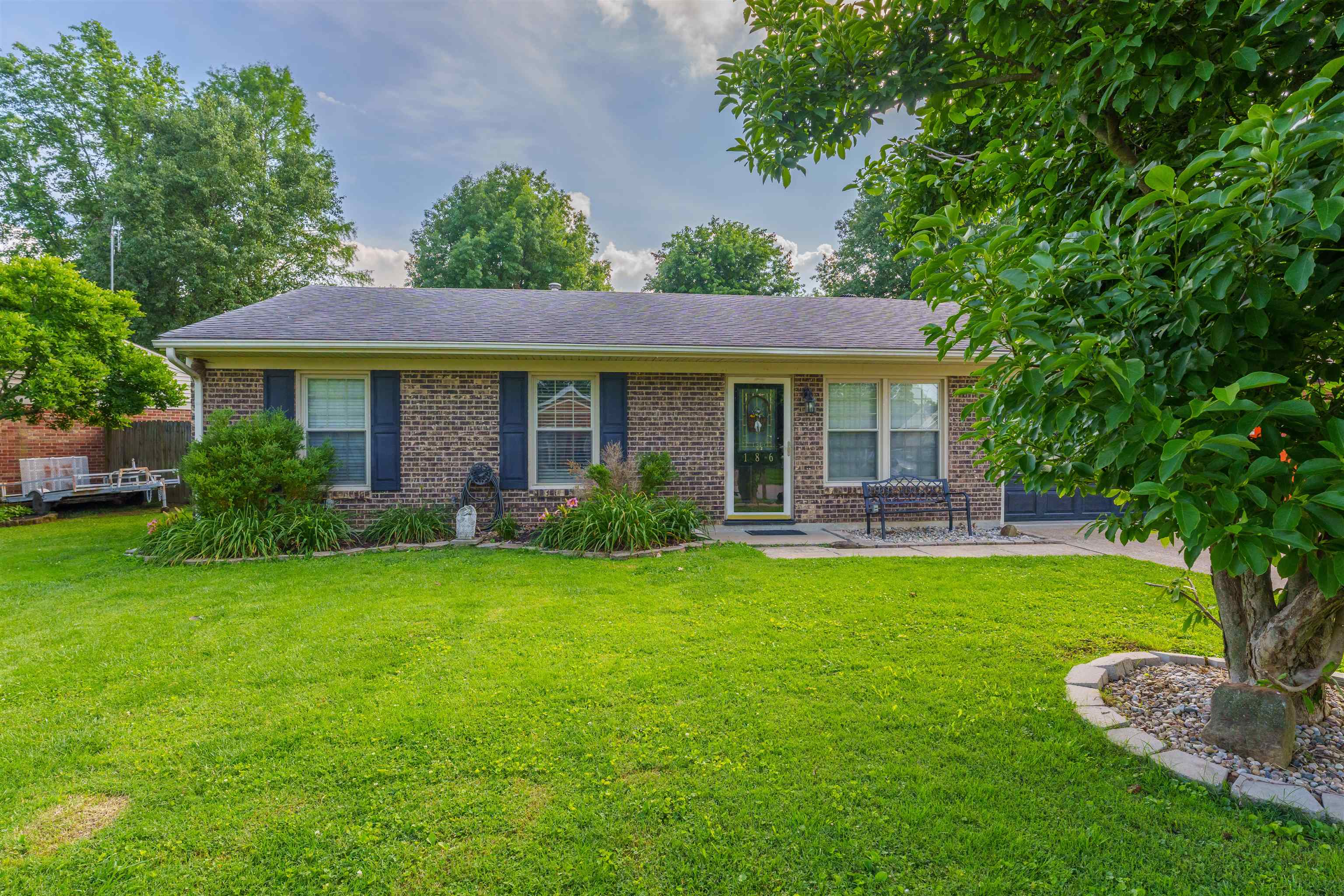 186 Martin Way, Owensboro, Kentucky 42301, 3 Bedrooms Bedrooms, ,1 BathroomBathrooms,Single Family Residence,For Sale,Martin Way,89795
