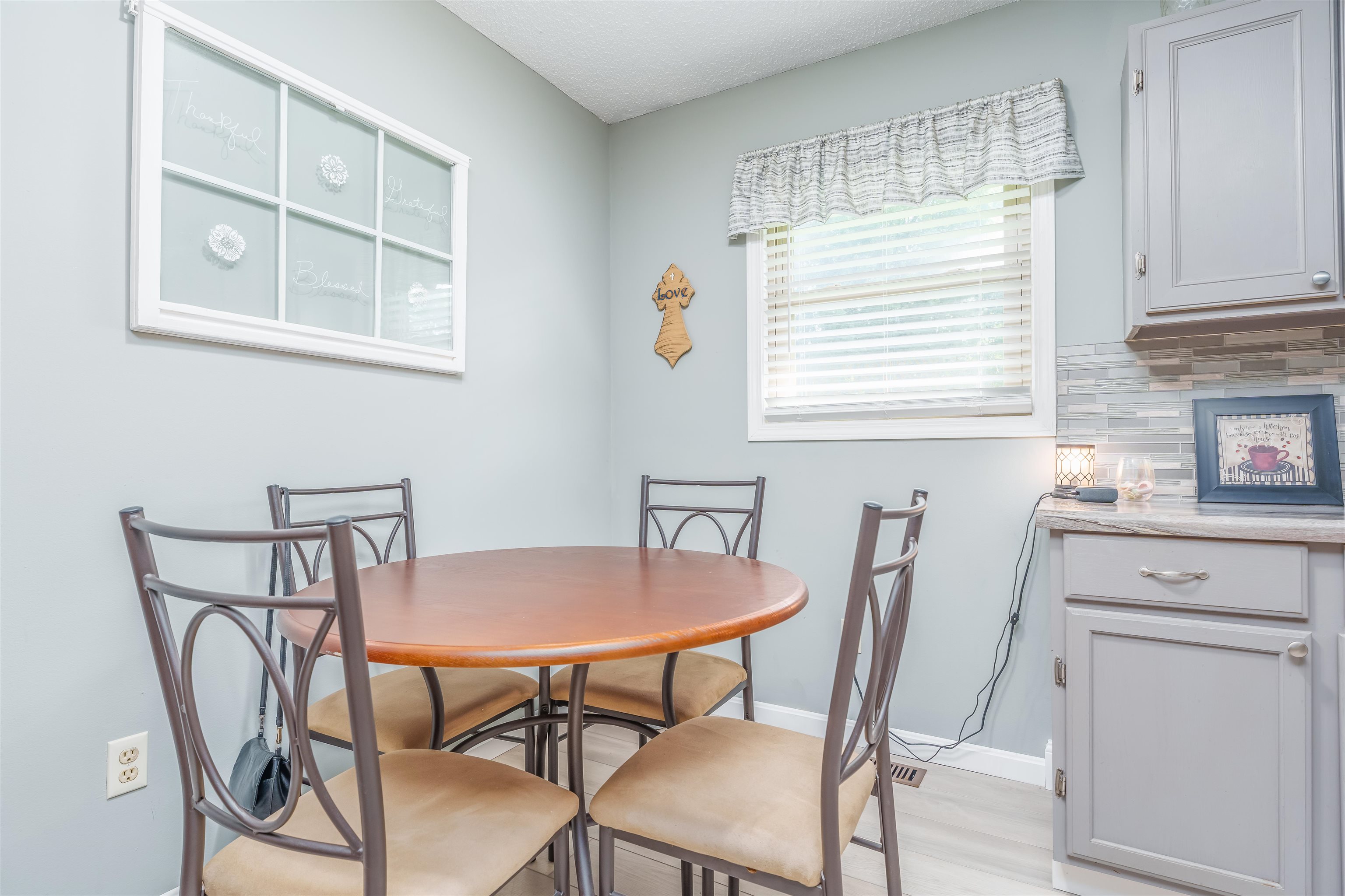 186 Martin Way, Owensboro, Kentucky 42301, 3 Bedrooms Bedrooms, ,1 BathroomBathrooms,Single Family Residence,For Sale,Martin Way,89795