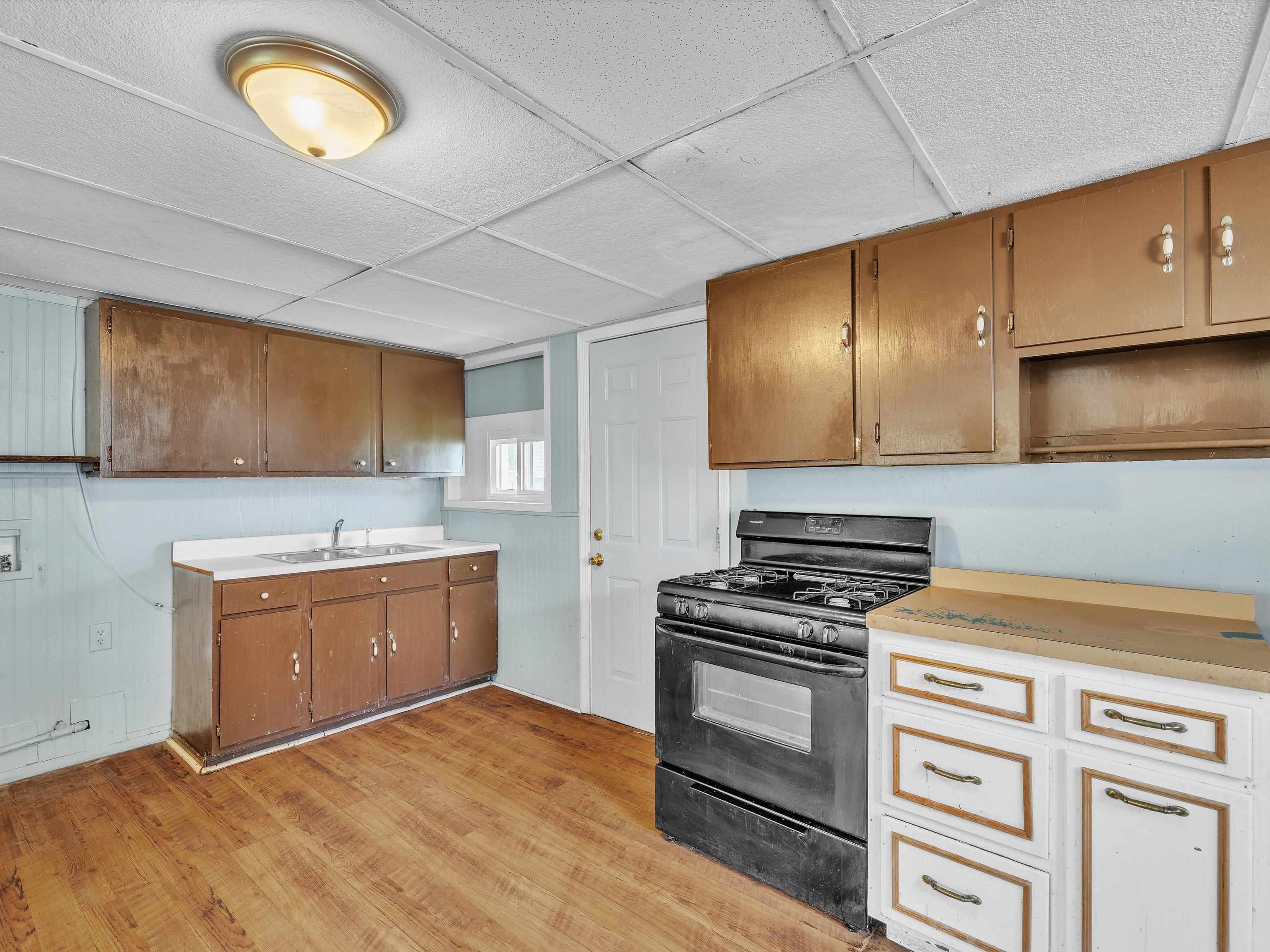 2714 West 6th, Owensboro, Kentucky 42301, 3 Bedrooms Bedrooms, ,1 BathroomBathrooms,Single Family Residence,For Sale,West 6th,89799