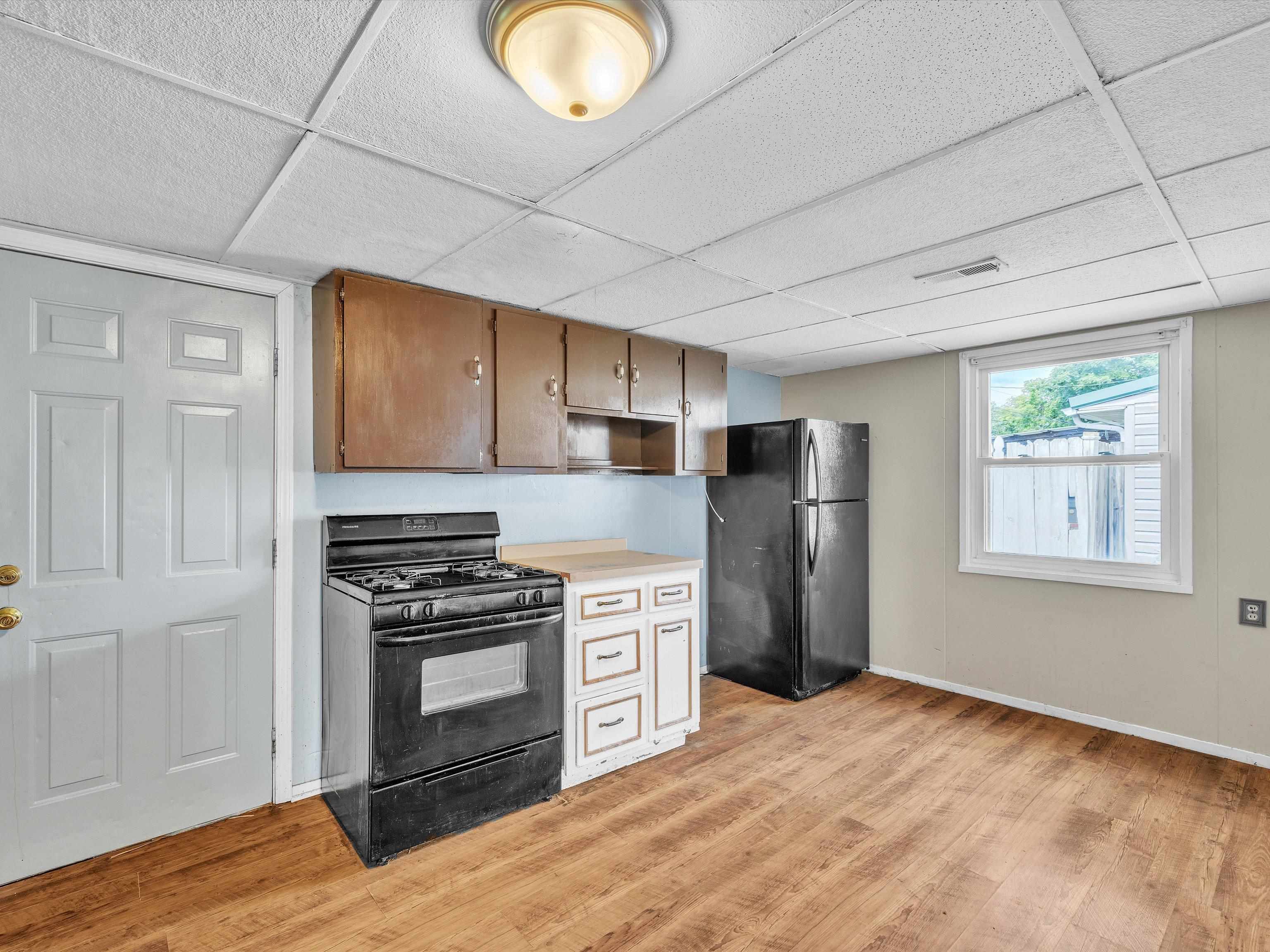 2714 West 6th, Owensboro, Kentucky 42301, 3 Bedrooms Bedrooms, ,1 BathroomBathrooms,Single Family Residence,For Sale,West 6th,89799