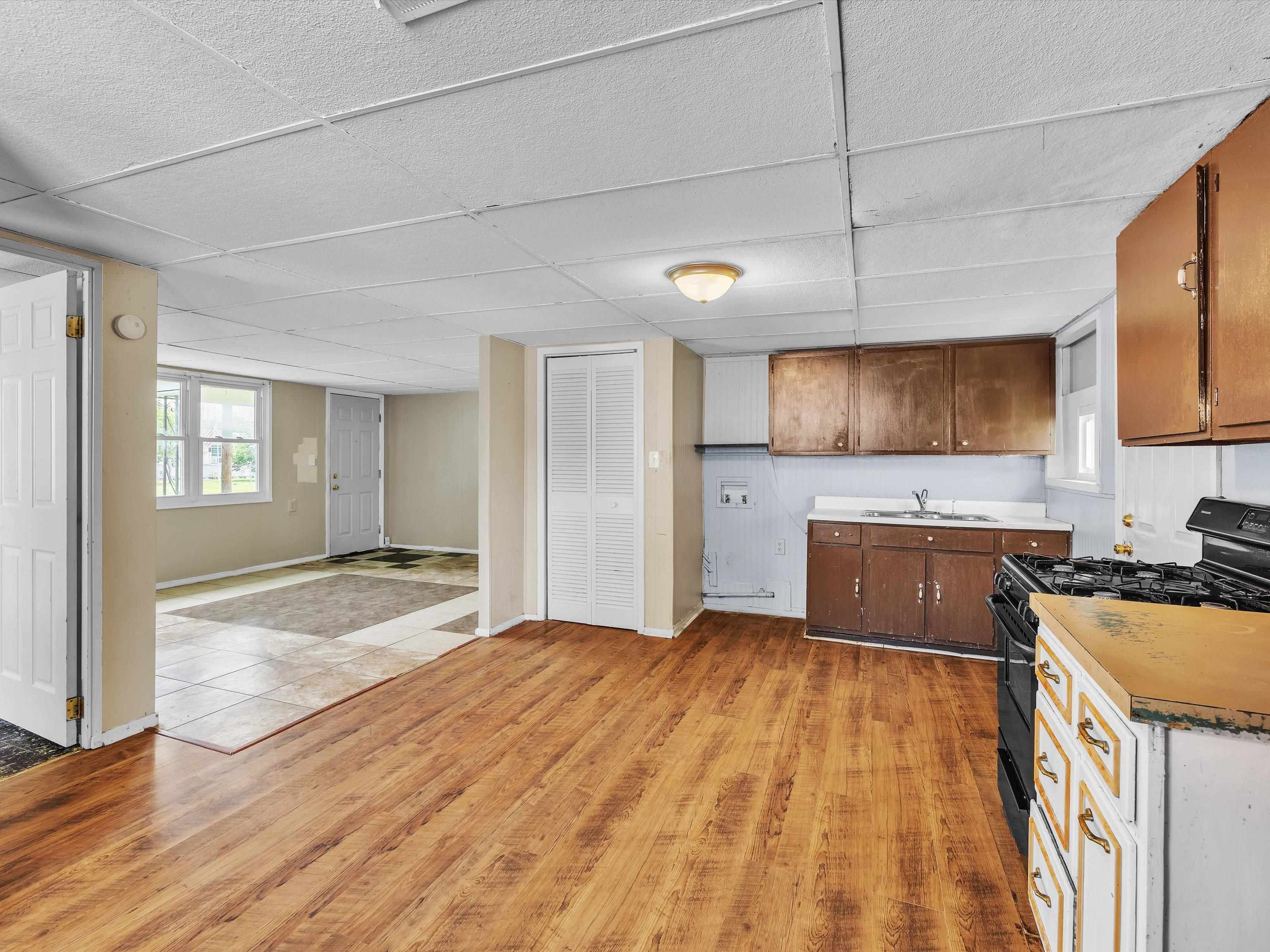 2714 West 6th, Owensboro, Kentucky 42301, 3 Bedrooms Bedrooms, ,1 BathroomBathrooms,Single Family Residence,For Sale,West 6th,89799