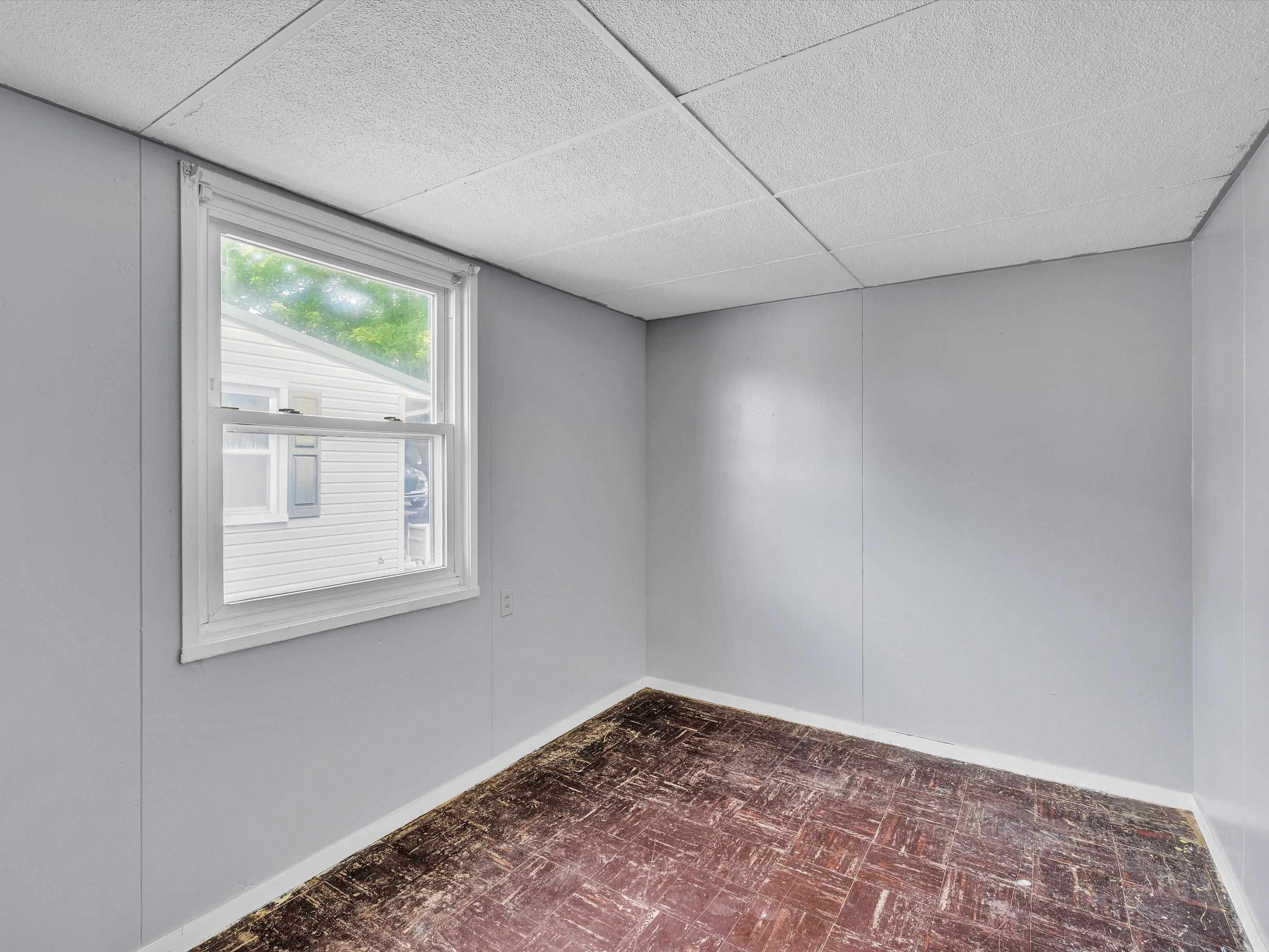 2714 West 6th, Owensboro, Kentucky 42301, 3 Bedrooms Bedrooms, ,1 BathroomBathrooms,Single Family Residence,For Sale,West 6th,89799
