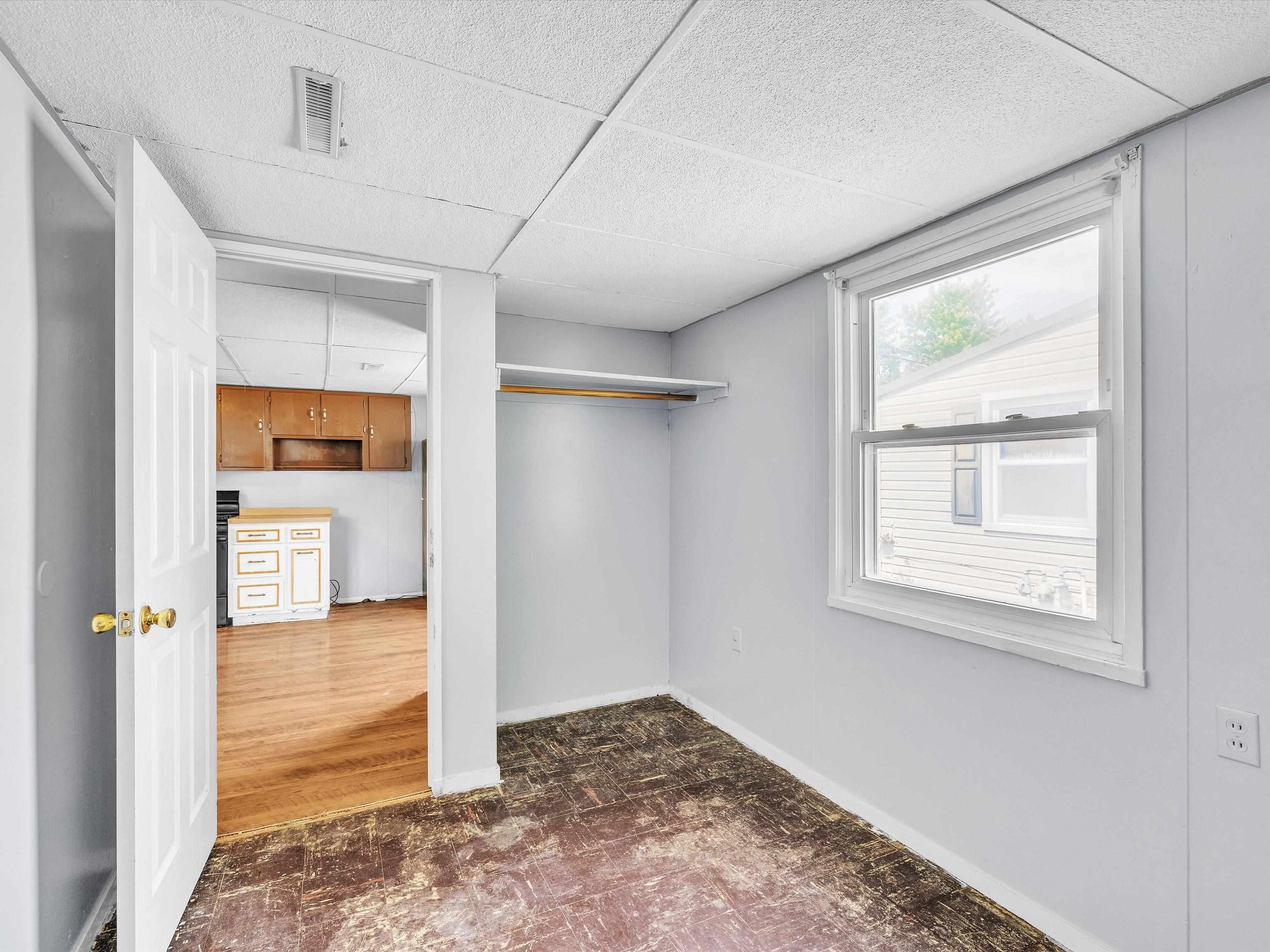2714 West 6th, Owensboro, Kentucky 42301, 3 Bedrooms Bedrooms, ,1 BathroomBathrooms,Single Family Residence,For Sale,West 6th,89799