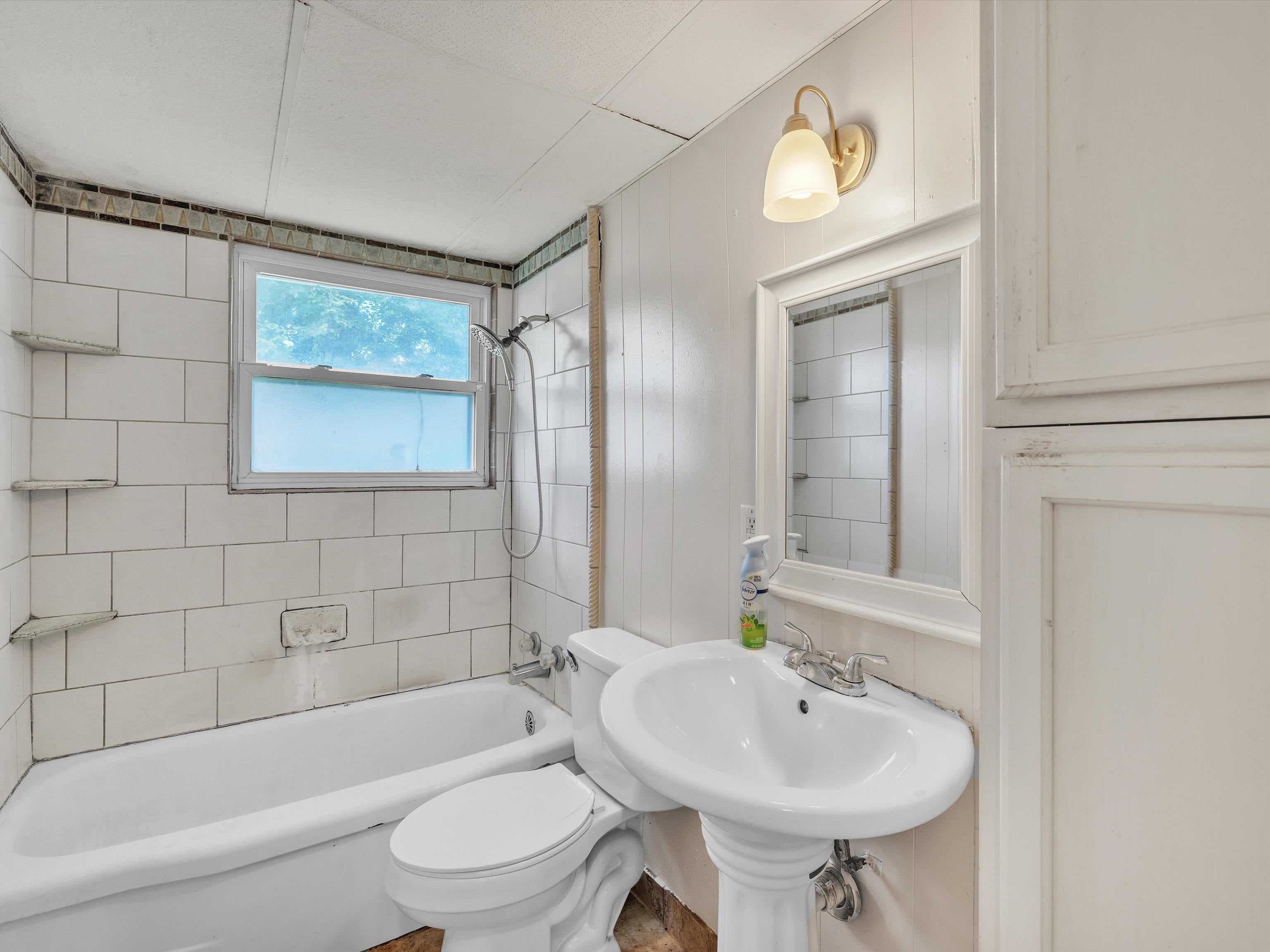 2714 West 6th, Owensboro, Kentucky 42301, 3 Bedrooms Bedrooms, ,1 BathroomBathrooms,Single Family Residence,For Sale,West 6th,89799
