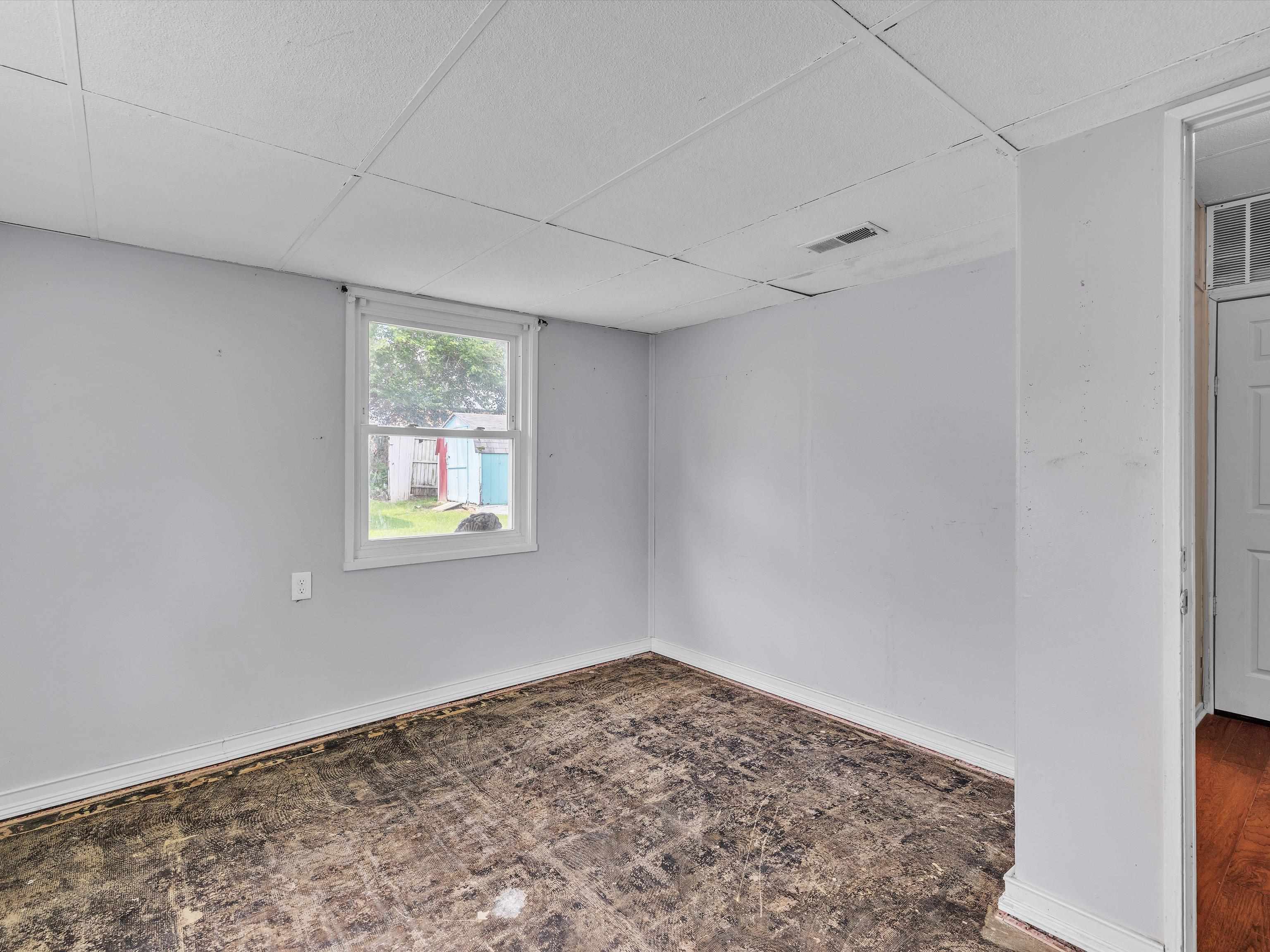 2714 West 6th, Owensboro, Kentucky 42301, 3 Bedrooms Bedrooms, ,1 BathroomBathrooms,Single Family Residence,For Sale,West 6th,89799