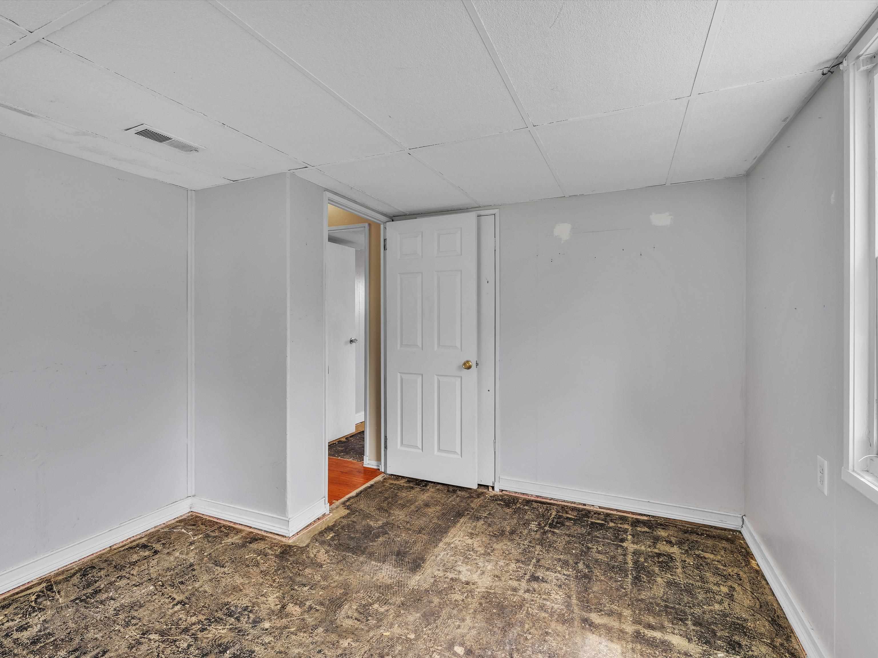 2714 West 6th, Owensboro, Kentucky 42301, 3 Bedrooms Bedrooms, ,1 BathroomBathrooms,Single Family Residence,For Sale,West 6th,89799