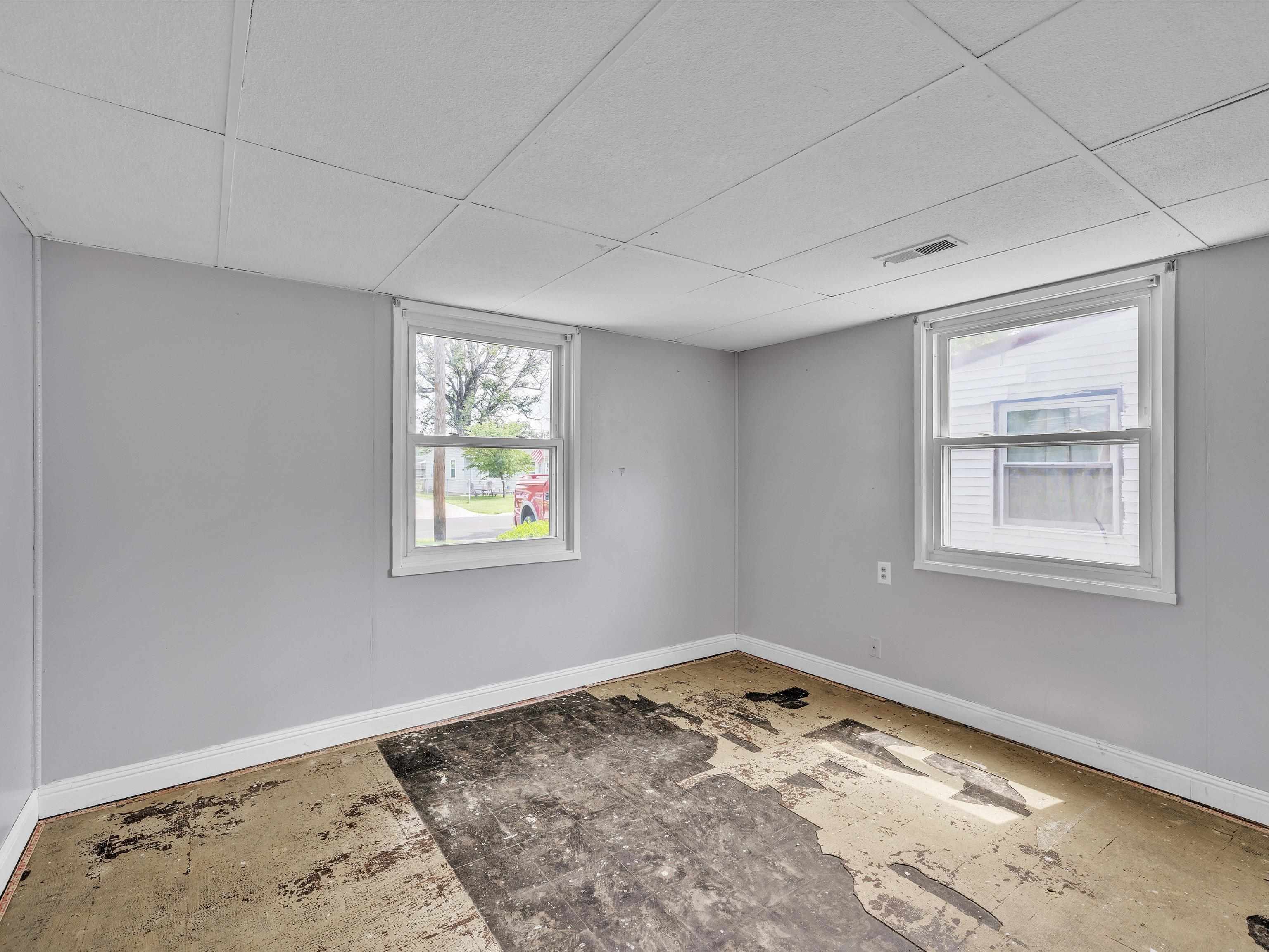 2714 West 6th, Owensboro, Kentucky 42301, 3 Bedrooms Bedrooms, ,1 BathroomBathrooms,Single Family Residence,For Sale,West 6th,89799