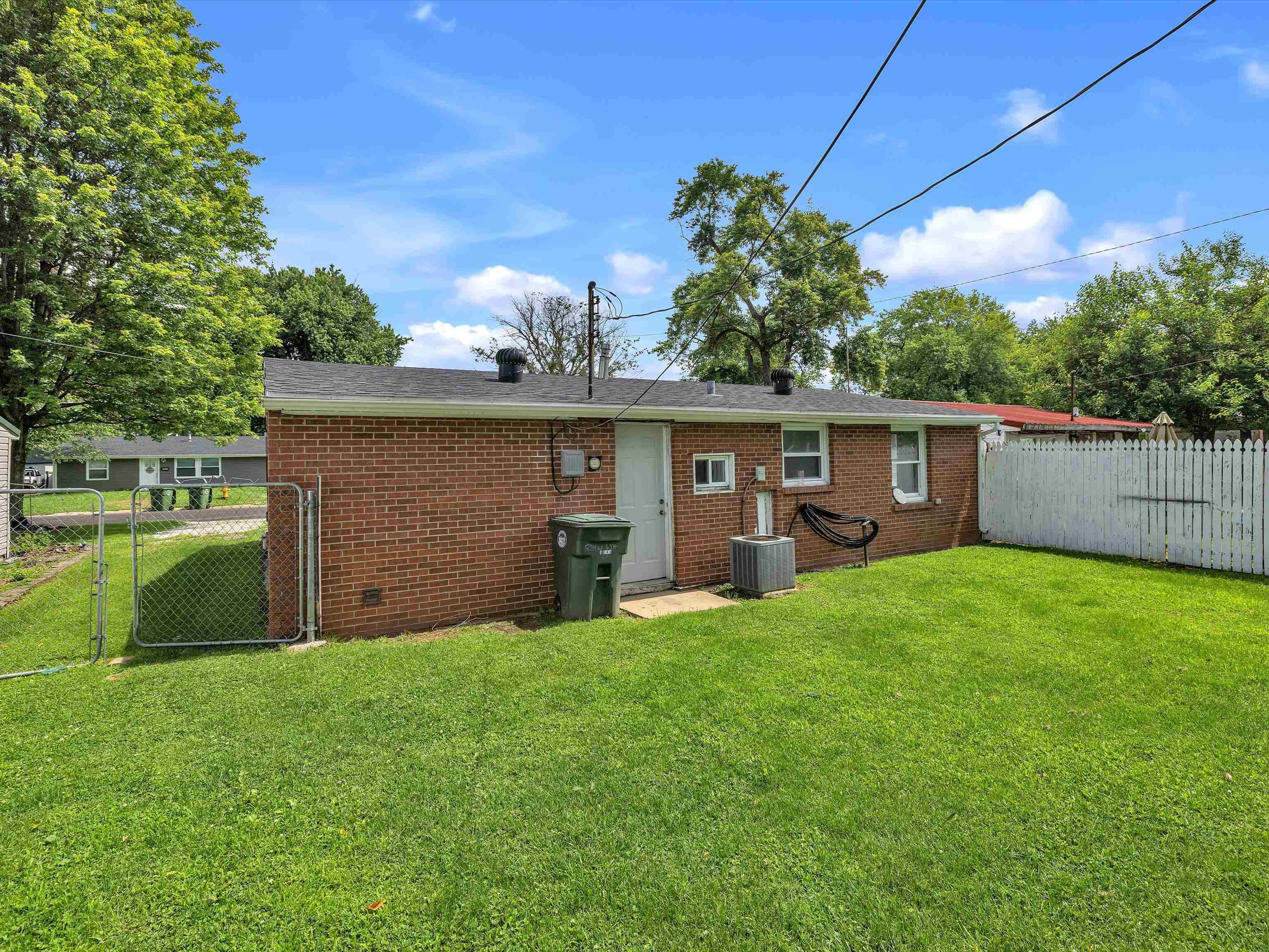2714 West 6th, Owensboro, Kentucky 42301, 3 Bedrooms Bedrooms, ,1 BathroomBathrooms,Single Family Residence,For Sale,West 6th,89799