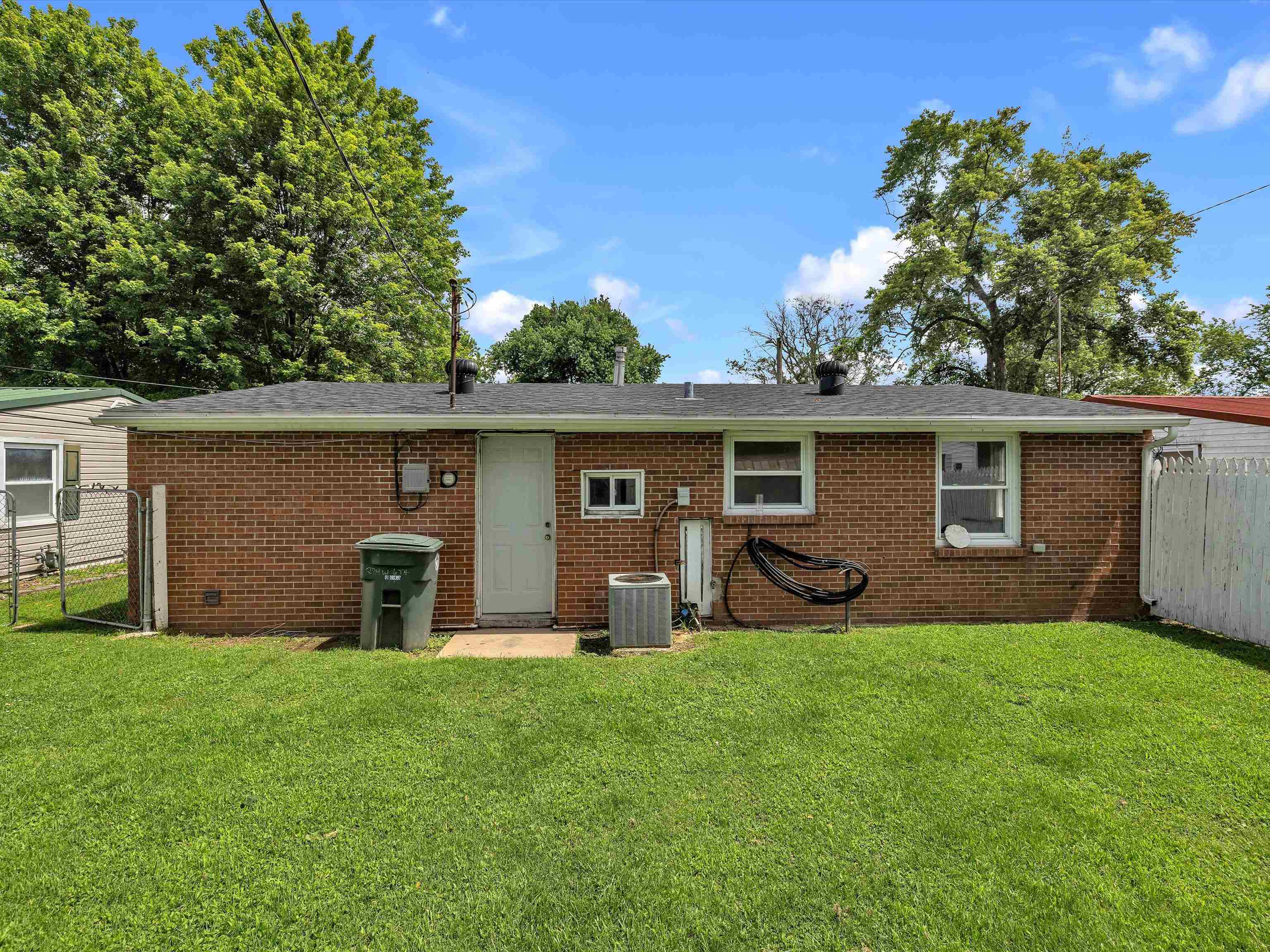 2714 West 6th, Owensboro, Kentucky 42301, 3 Bedrooms Bedrooms, ,1 BathroomBathrooms,Single Family Residence,For Sale,West 6th,89799