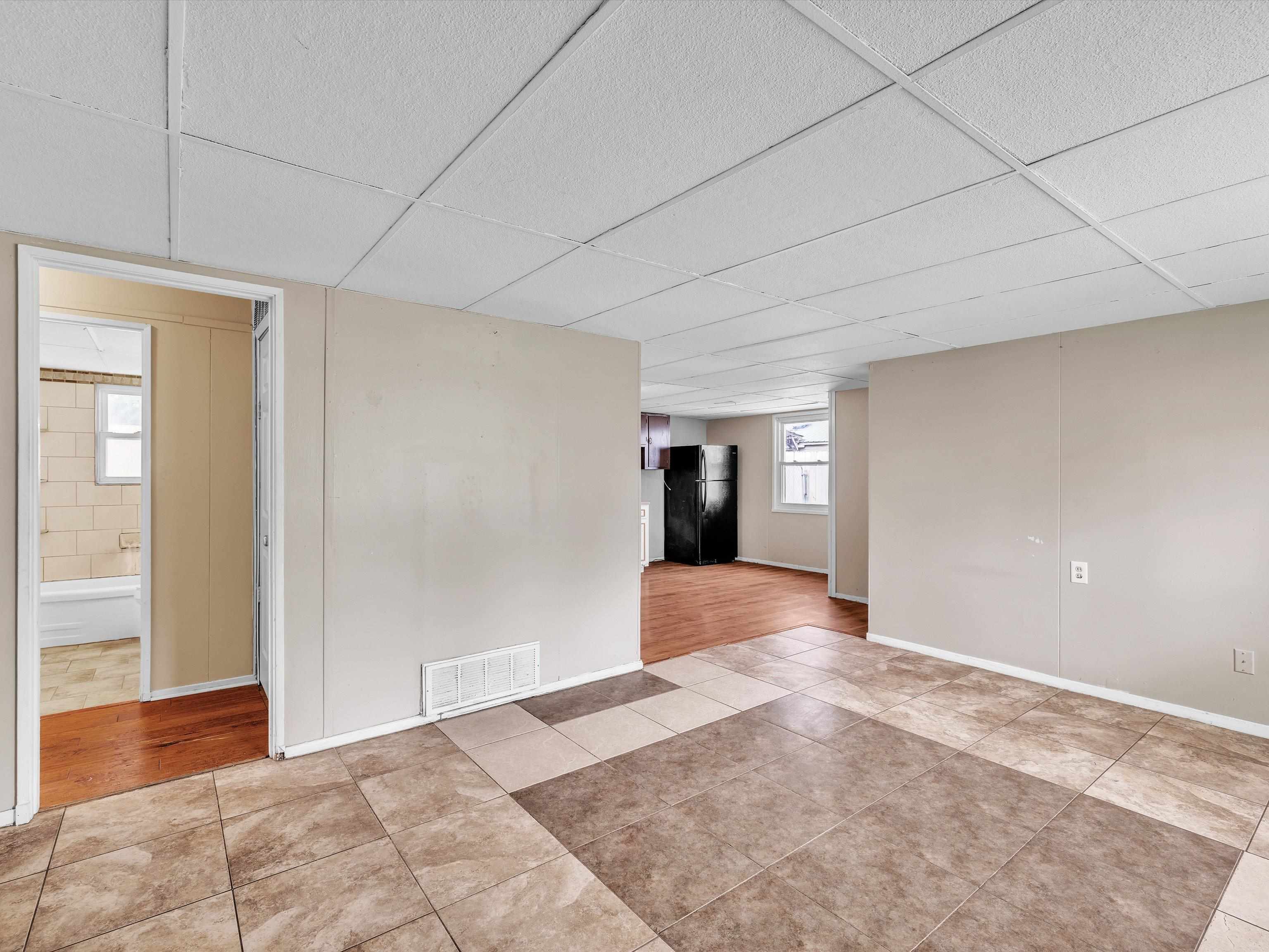 2714 West 6th, Owensboro, Kentucky 42301, 3 Bedrooms Bedrooms, ,1 BathroomBathrooms,Single Family Residence,For Sale,West 6th,89799