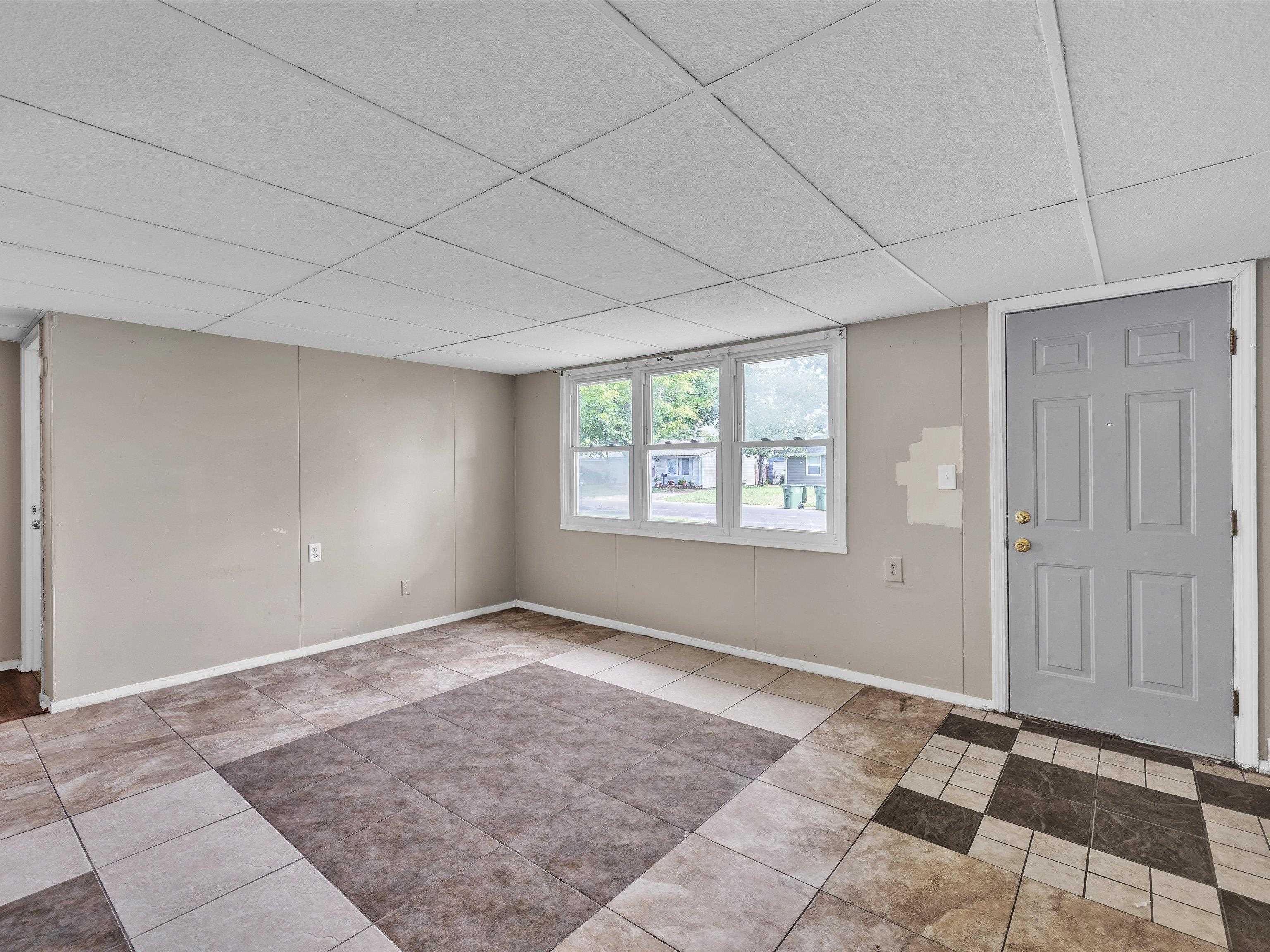 2714 West 6th, Owensboro, Kentucky 42301, 3 Bedrooms Bedrooms, ,1 BathroomBathrooms,Single Family Residence,For Sale,West 6th,89799