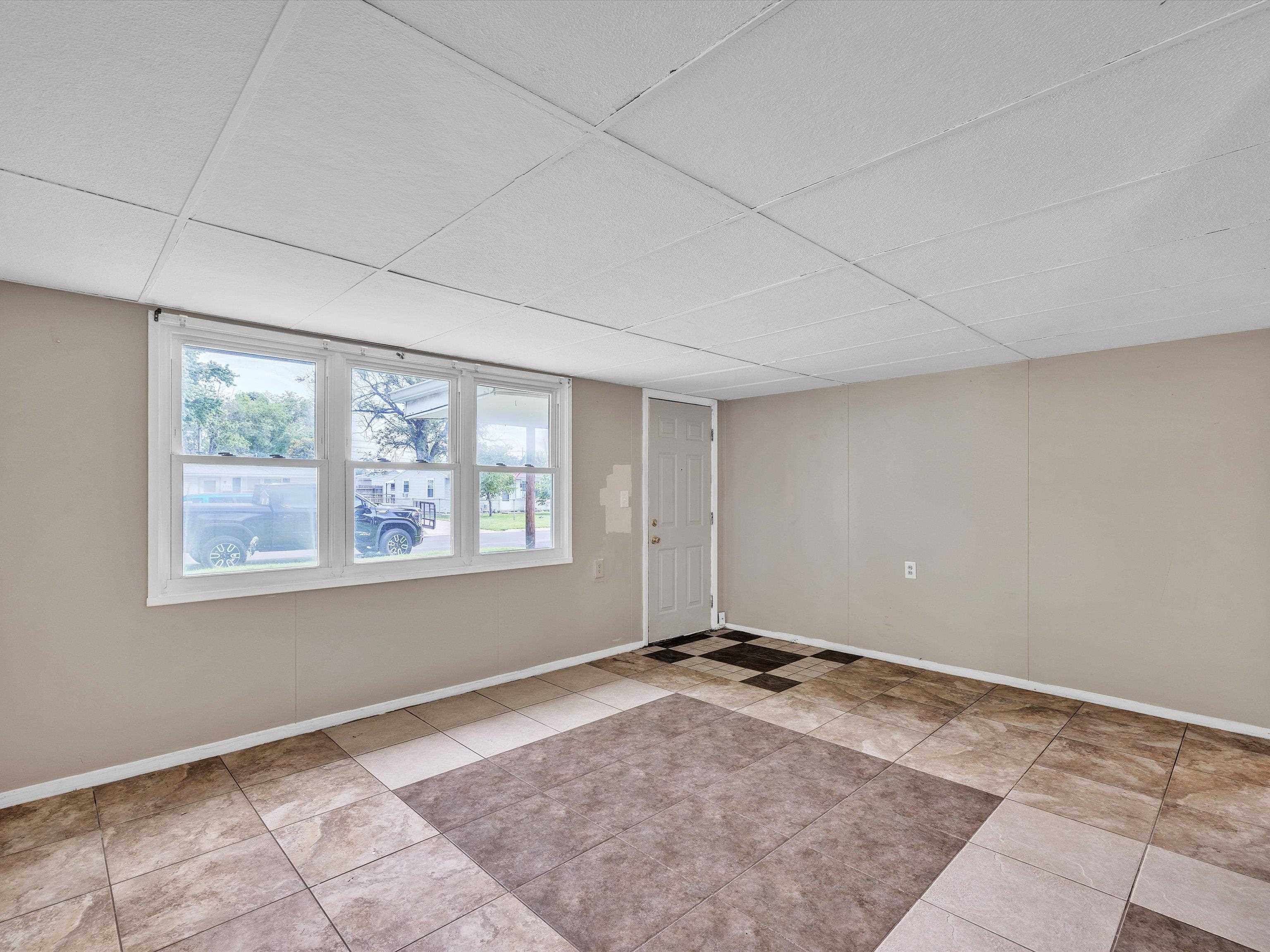 2714 West 6th, Owensboro, Kentucky 42301, 3 Bedrooms Bedrooms, ,1 BathroomBathrooms,Single Family Residence,For Sale,West 6th,89799