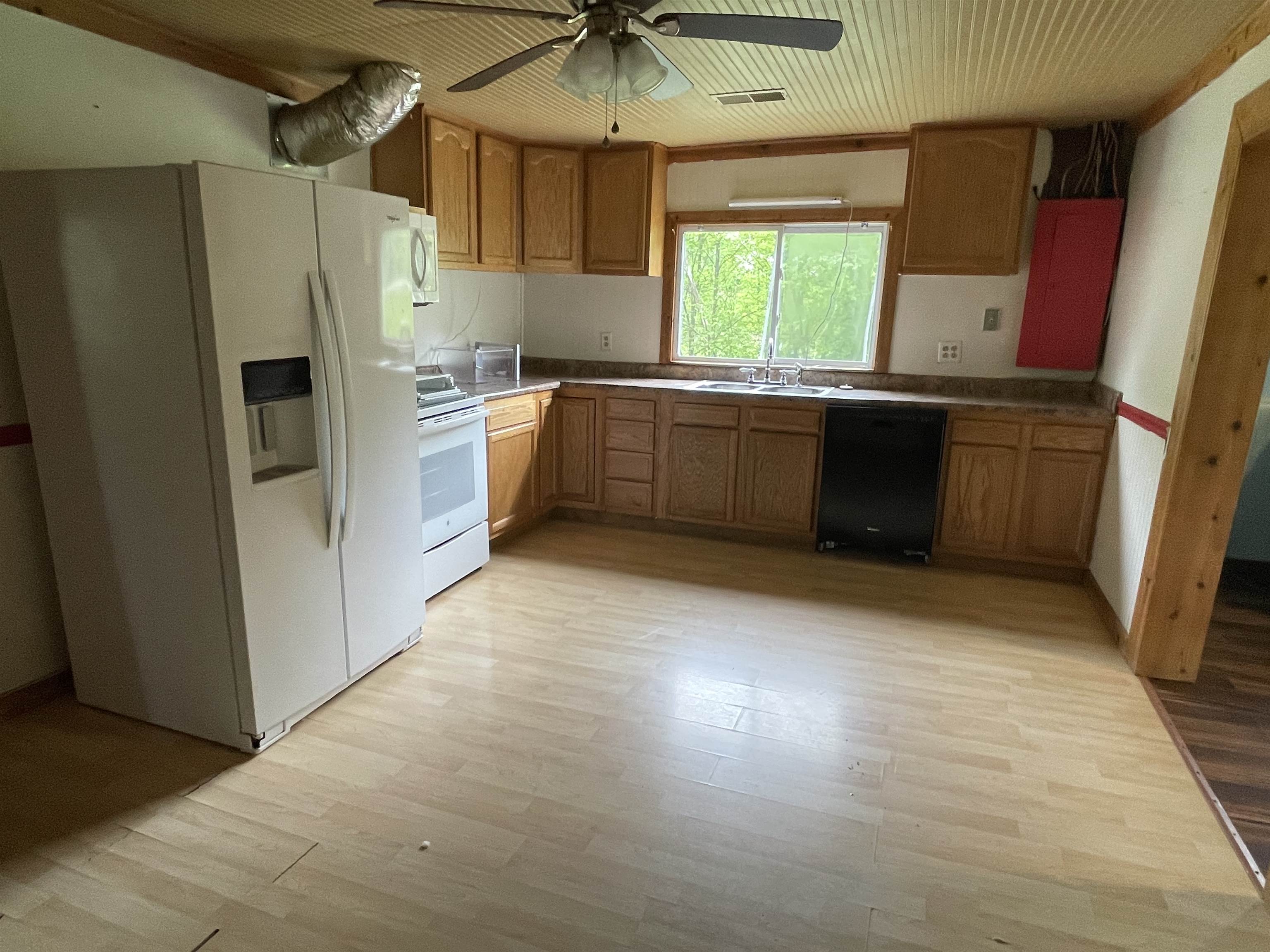 3756 State Route 56 N, Calhoun, Kentucky 42327, 2 Bedrooms Bedrooms, ,1 BathroomBathrooms,Farm,For Sale,State Route 56 N,89807