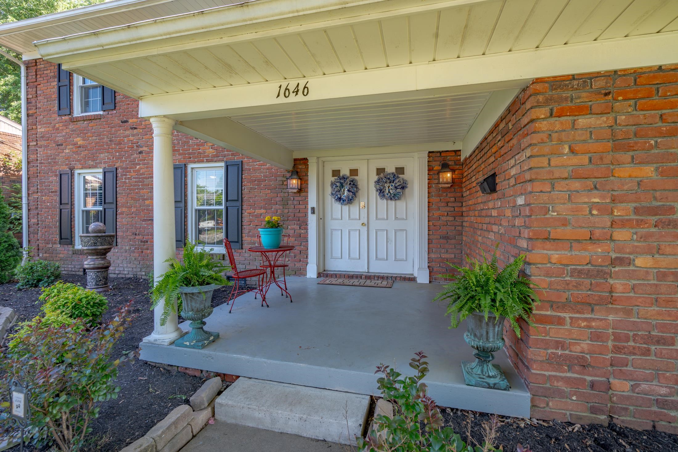 1646 Springdale Drive, Owensboro, Kentucky 42301, 5 Bedrooms Bedrooms, ,2 BathroomsBathrooms,Single Family Residence,For Sale,Springdale Drive,89811