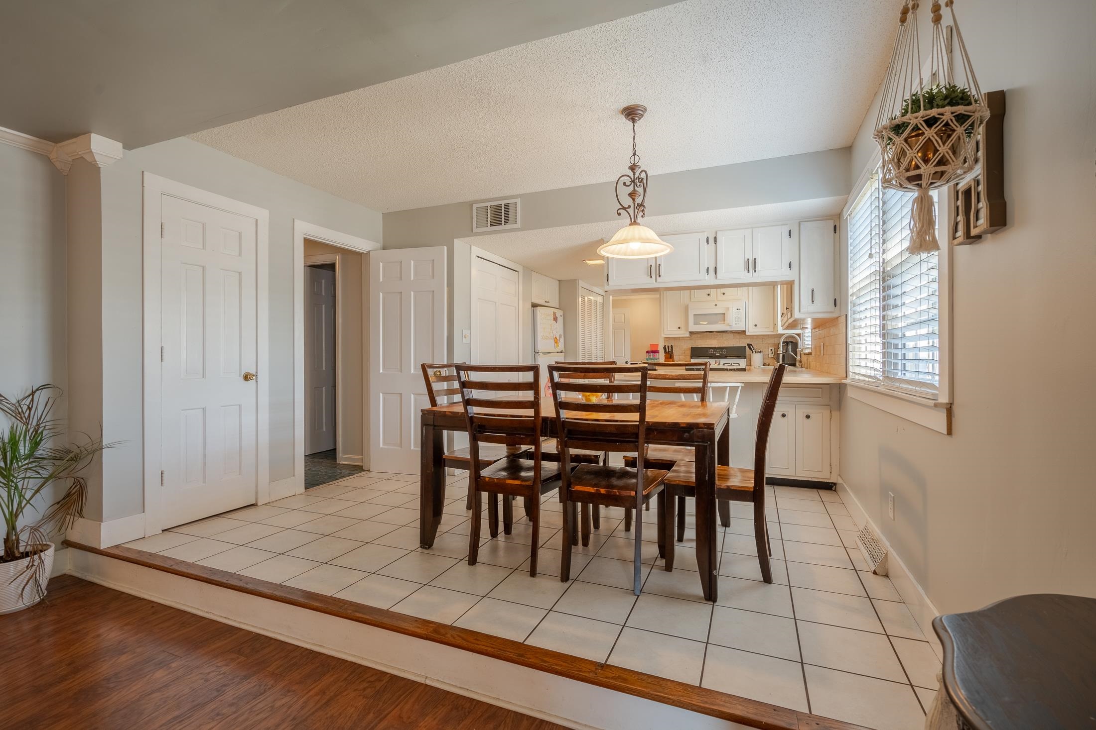 1646 Springdale Drive, Owensboro, Kentucky 42301, 5 Bedrooms Bedrooms, ,2 BathroomsBathrooms,Single Family Residence,For Sale,Springdale Drive,89811