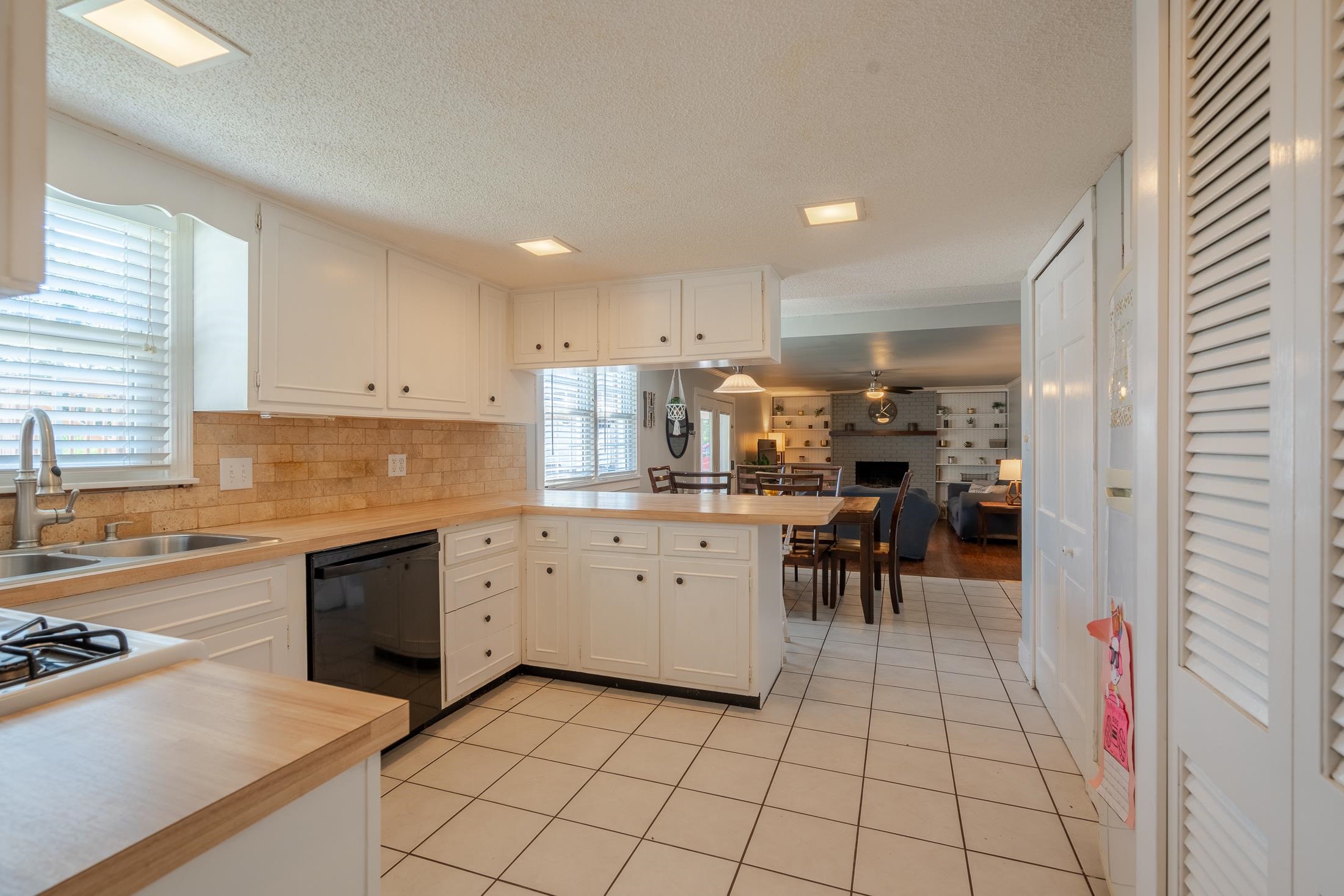 1646 Springdale Drive, Owensboro, Kentucky 42301, 5 Bedrooms Bedrooms, ,2 BathroomsBathrooms,Single Family Residence,For Sale,Springdale Drive,89811